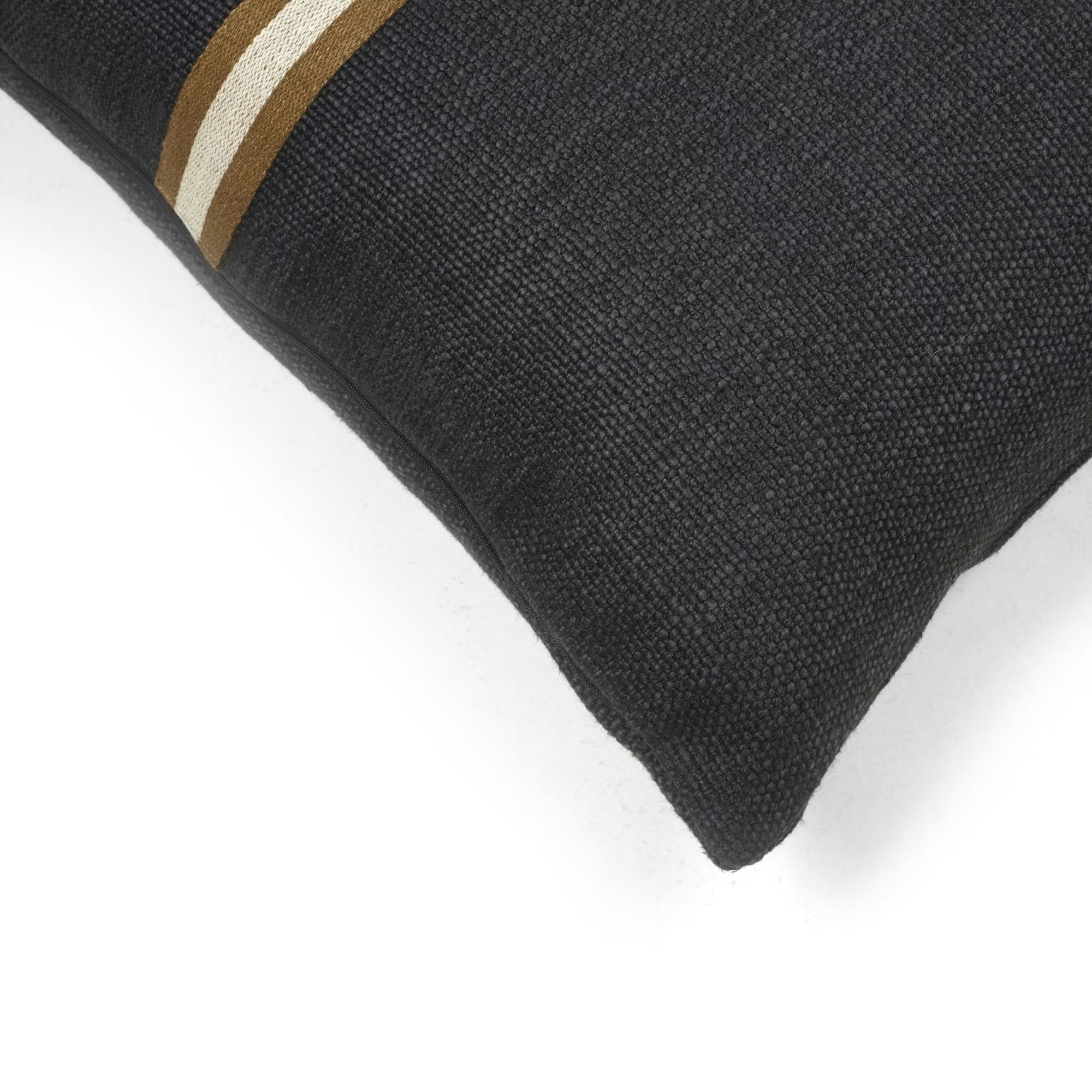 Libeco-linen-jasper_faded_black-cushion-24-manon-bis.jpg