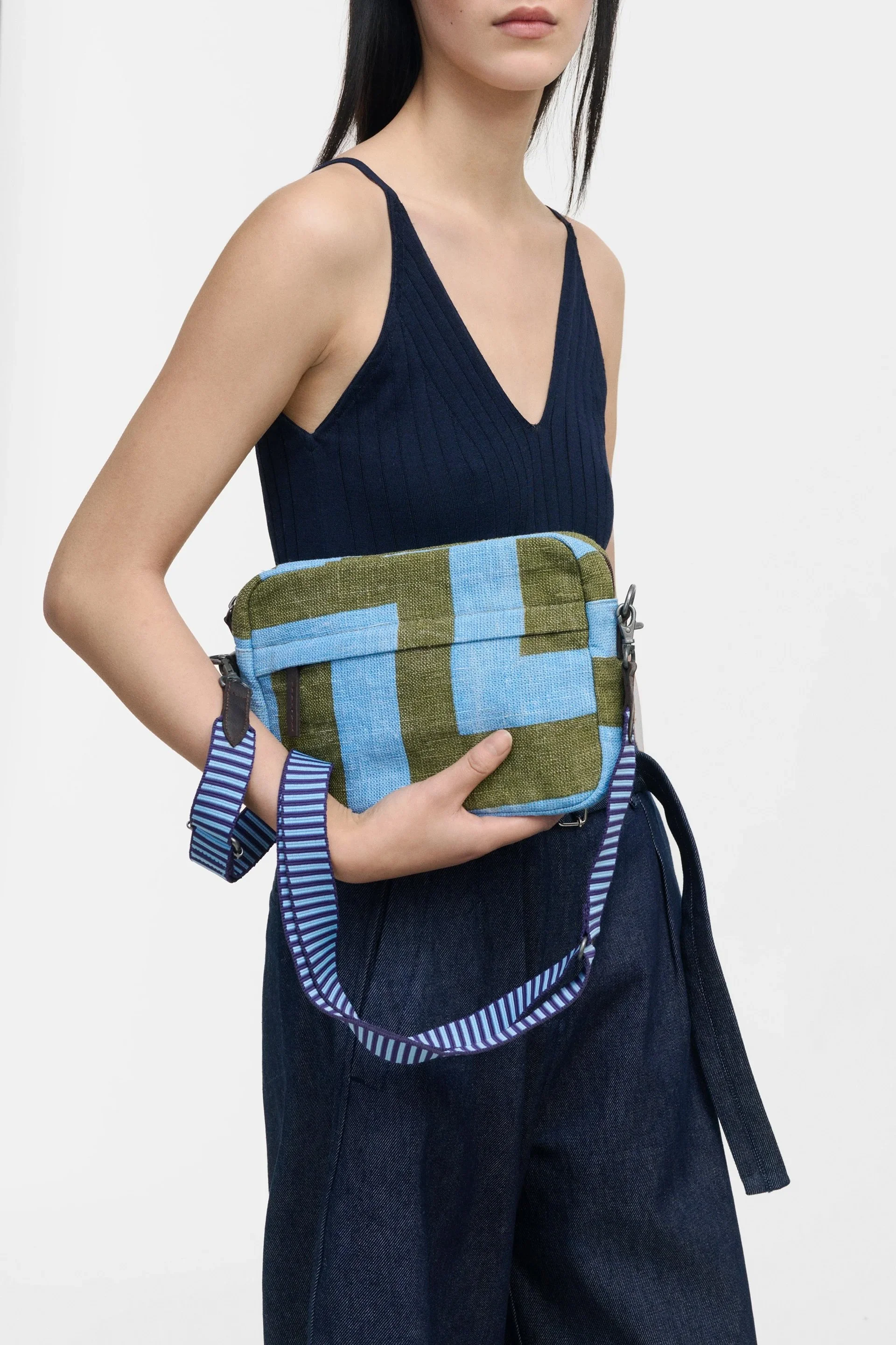 Epice-CROSSBODY_RECT_2641_D_sky-1-manon-bis.jpg