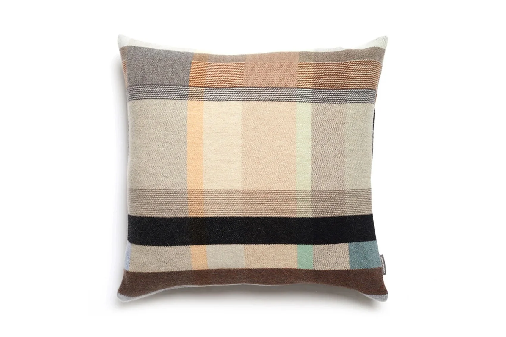 Wallace-Sewell-Cushion_Block_Chipperfield_3-manon-bis.jpg