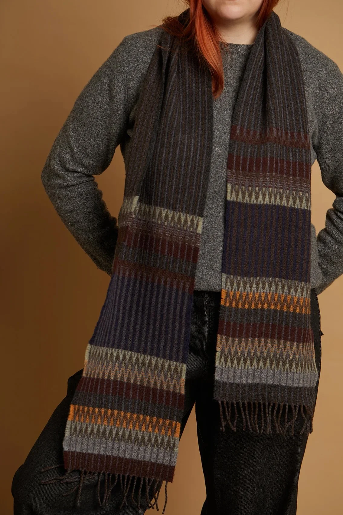 Wallace-Sewell-_Edera-Smoke_scarf-6776-manon-bis.jpg