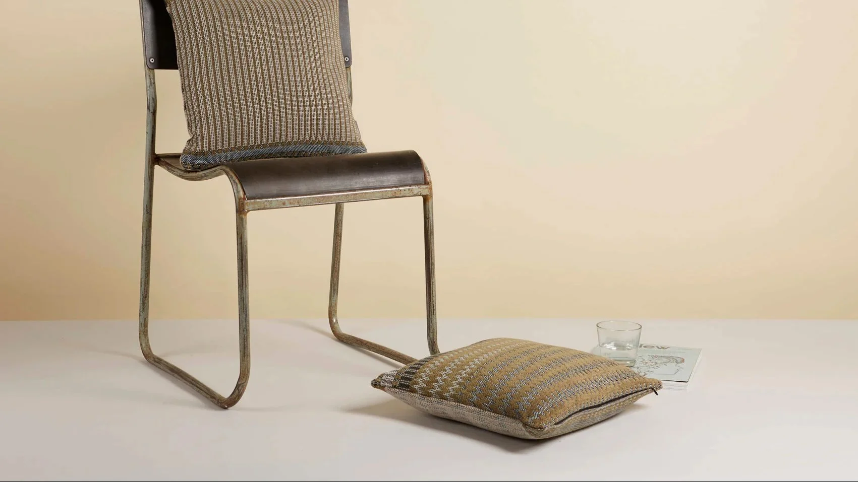 Wallace-Sewell-Cushion_Ettore_Oatmeal_645-manon-bis.jpg .jpg