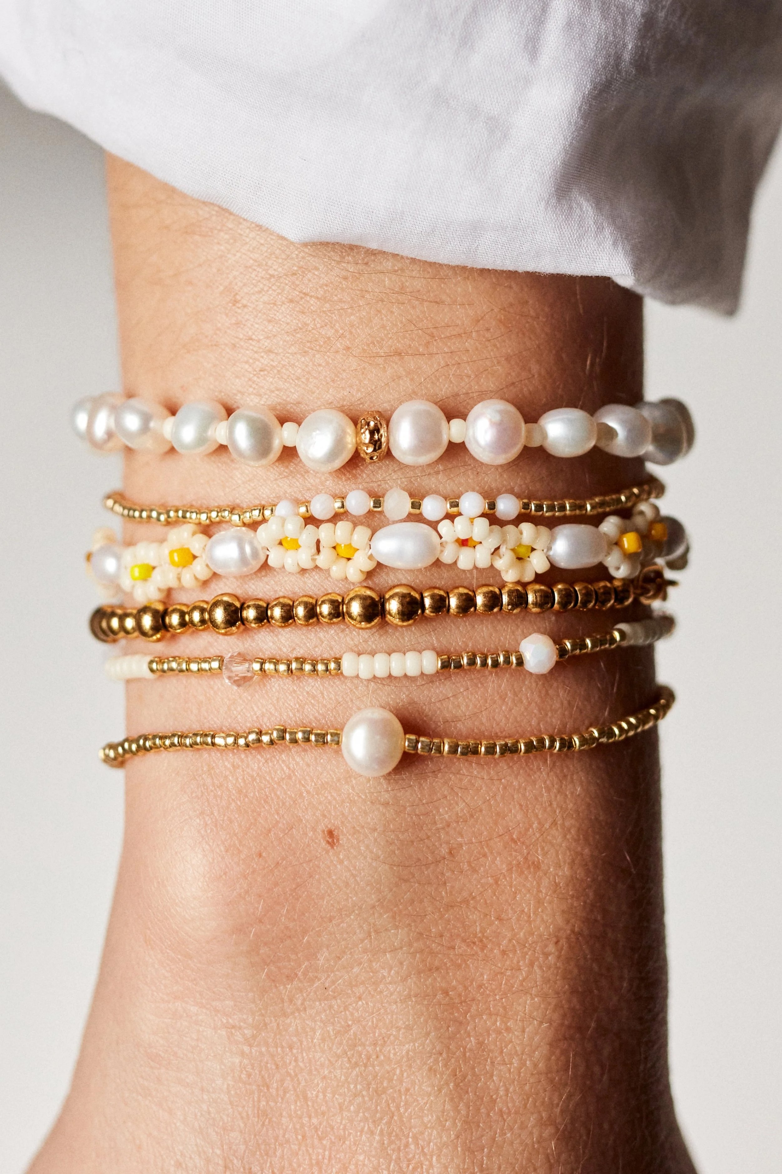 Anni-Lu-Daisy-Flower-Bracelet-1-manon-bis.jpg .jpg