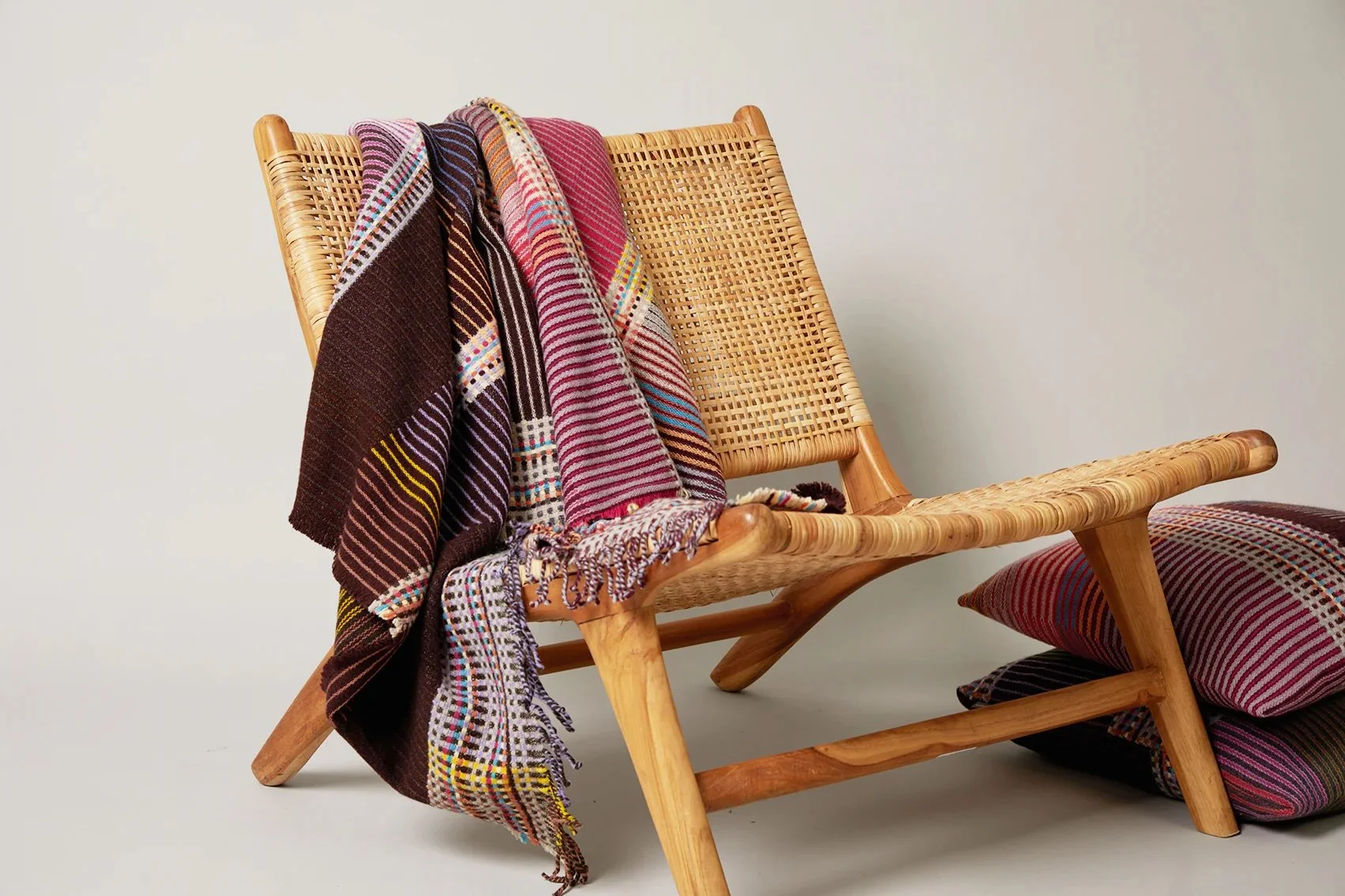 Wallace-Sewell-Throw_Lambswool_Pinstripe_Sophia_manon-bis.jpg .jpg