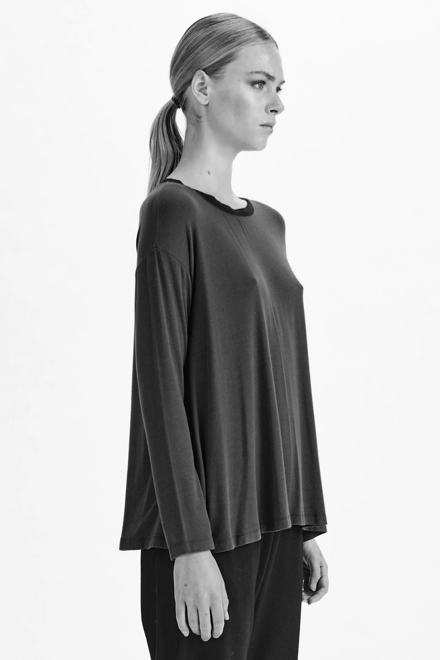 Transit-Modal-Longsleeve-Tee-Grey-1-CFDTRBI183-08_01_Manon-Bis.jpg