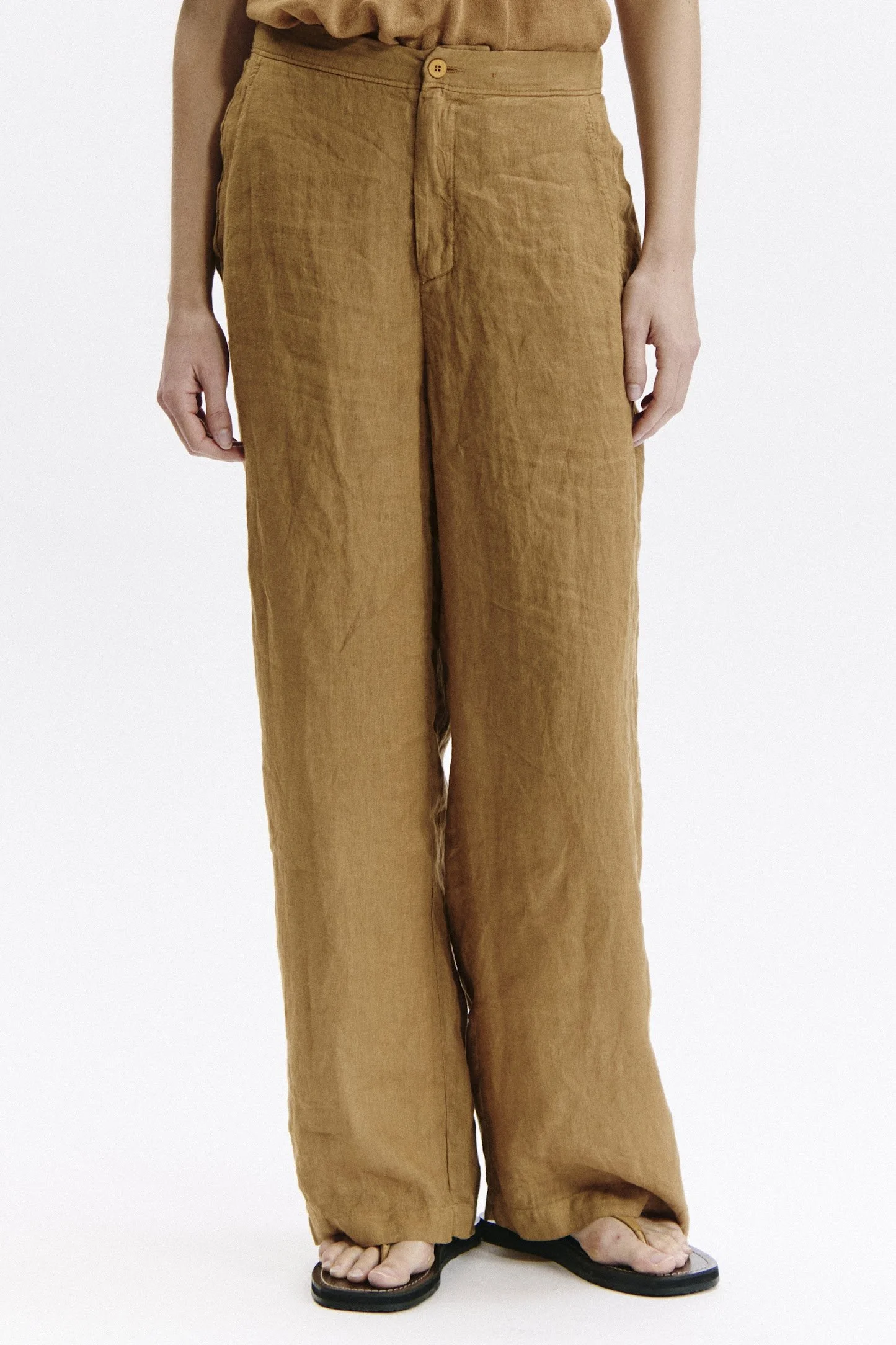 Transit-linen-pant-rust-CFDTRAB113-03_01_manon-bis-T2.jpg