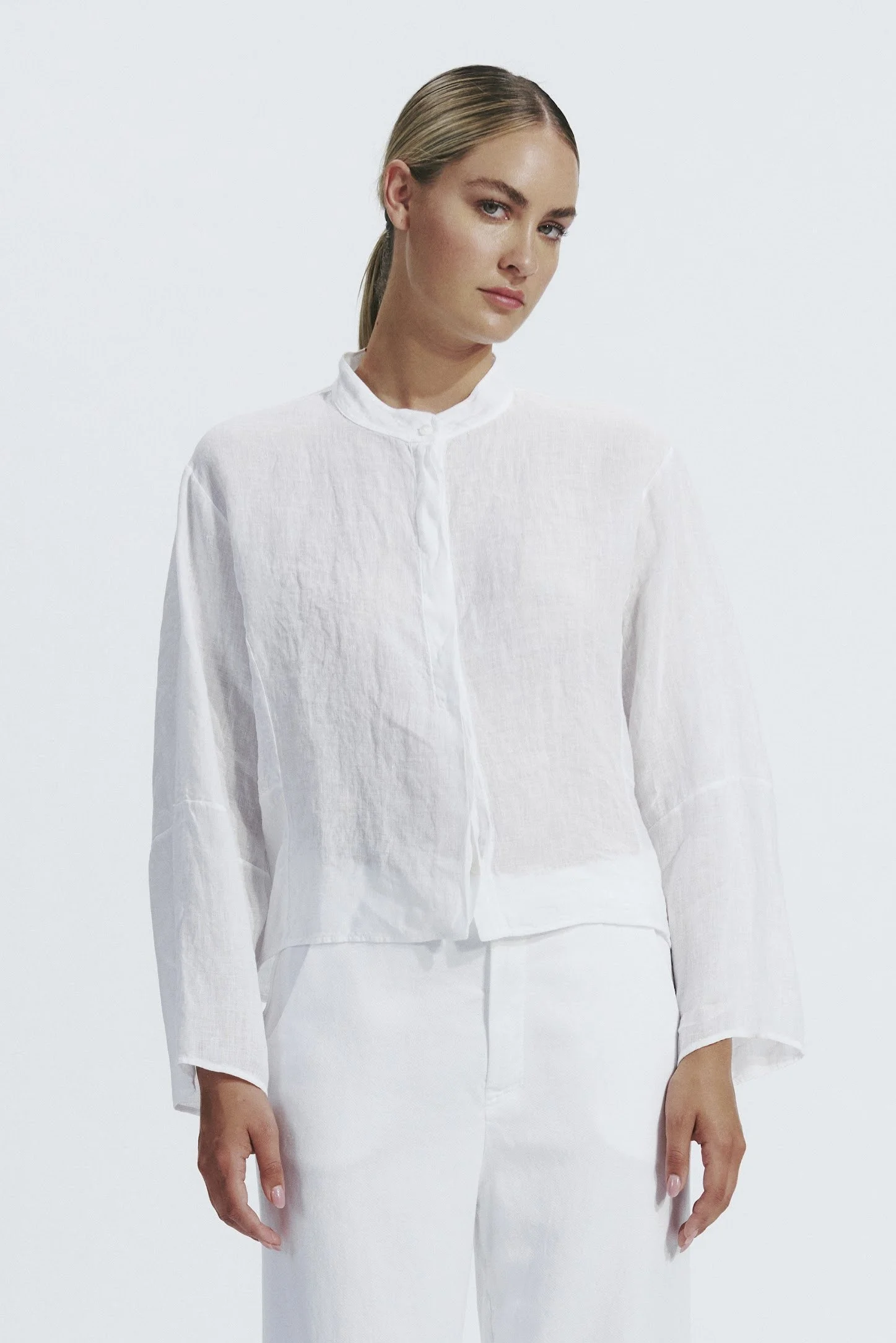 Transit-Linen-Relaxed-Shirt-white-manon-bis-1-CFDTRZE141-00_01_B.jpg