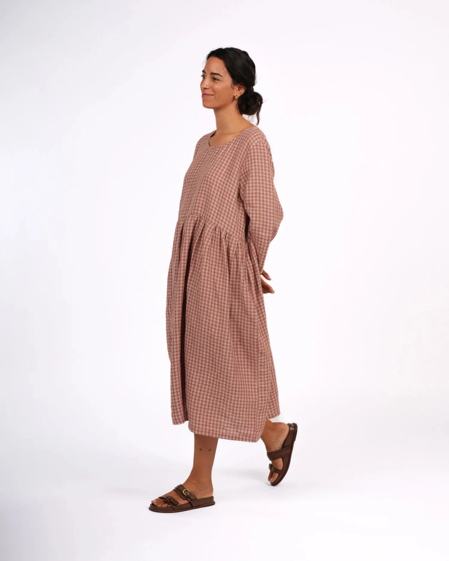 montaigne-journee-french-linen-dress-in-antique-rose-gingham8-manon-bis.jpg