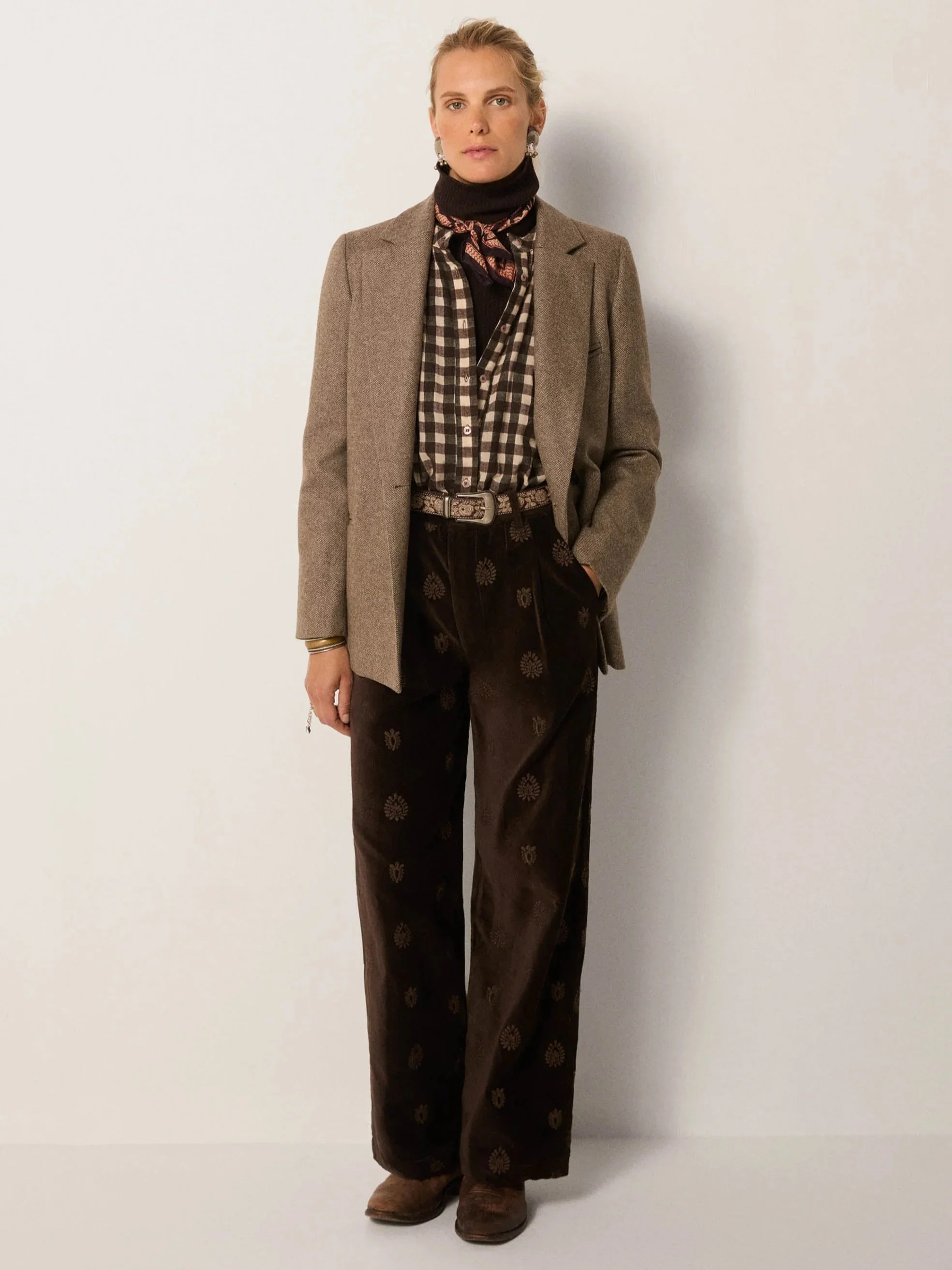 Maison-Hotel-Jackie-Blazer-Walnut-manon-bis.jpg