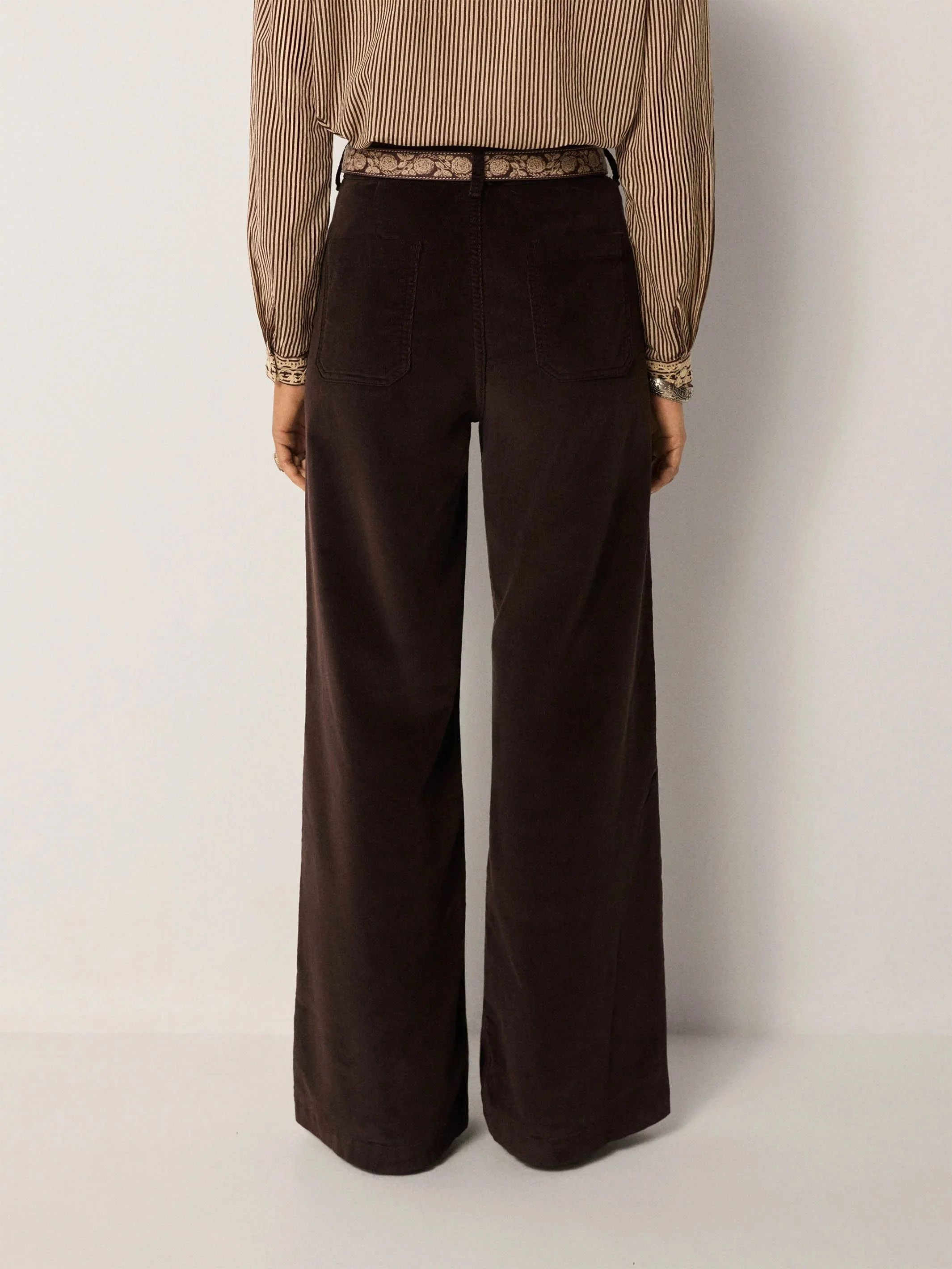 Maison-Hotel-Romeo_pant-Montesco-Mud-8-manon-bis.jpg