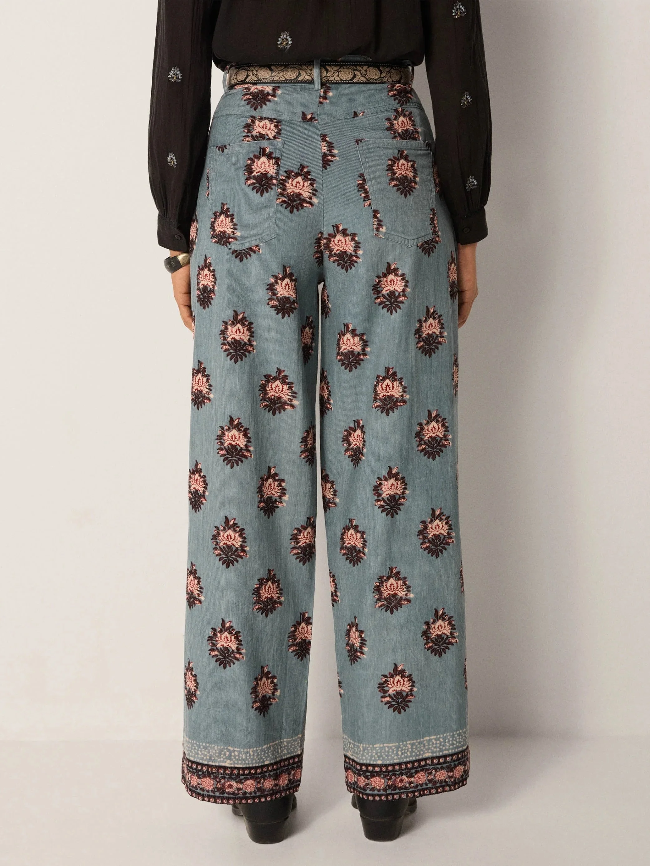 Maison-Hotel-Jimmy-Pant-Cerulean-Mist-3-manon-bis.jpg
