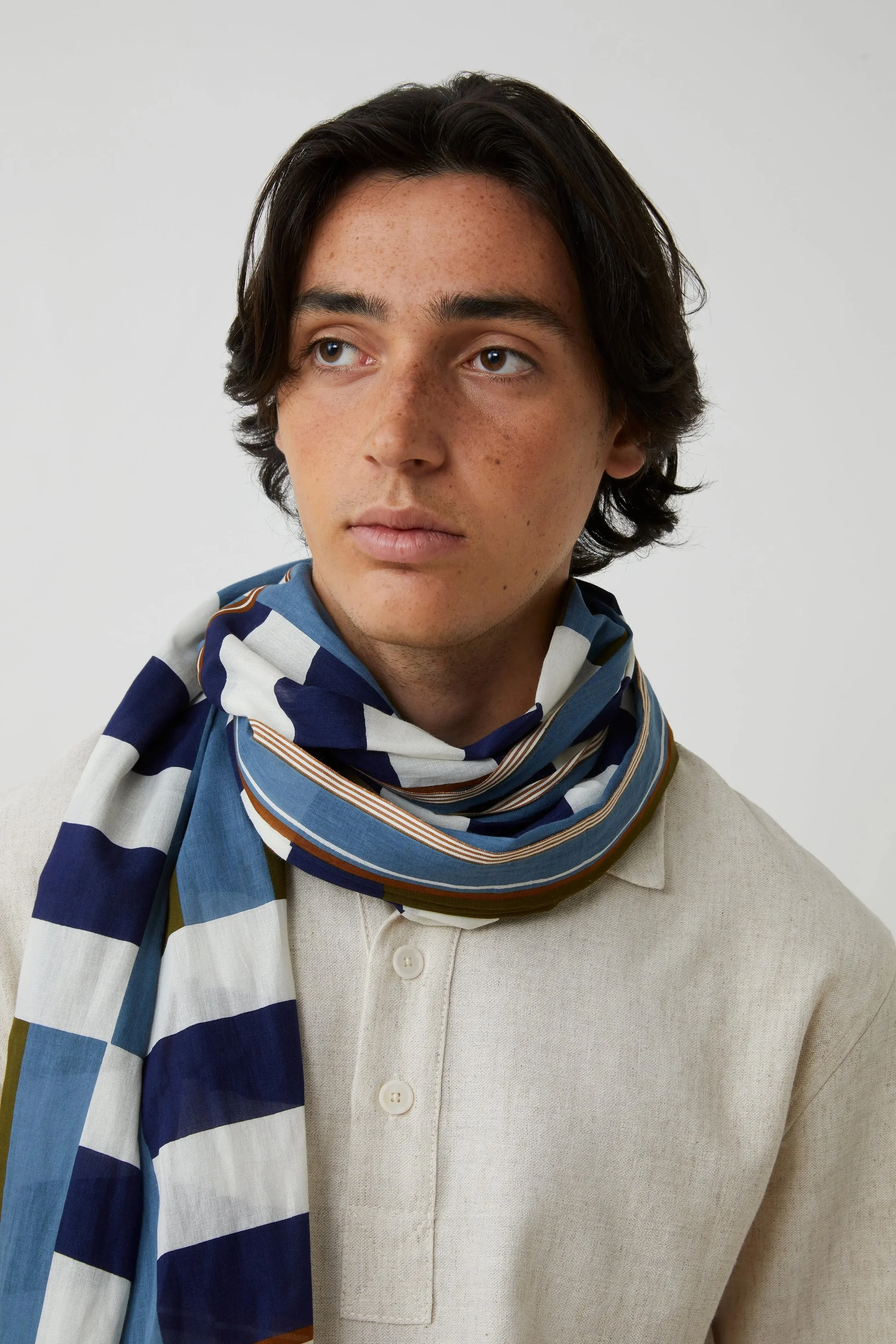 Moismont-field-scarf-771-amazon-1-manon-bis.jpg
