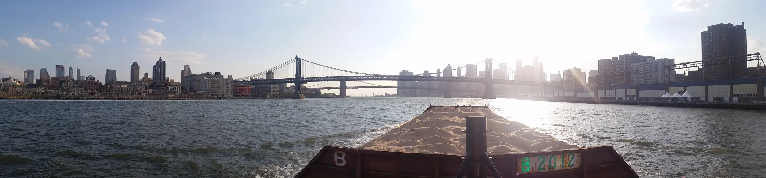 Multi-barge pull in Manhattan.jpg