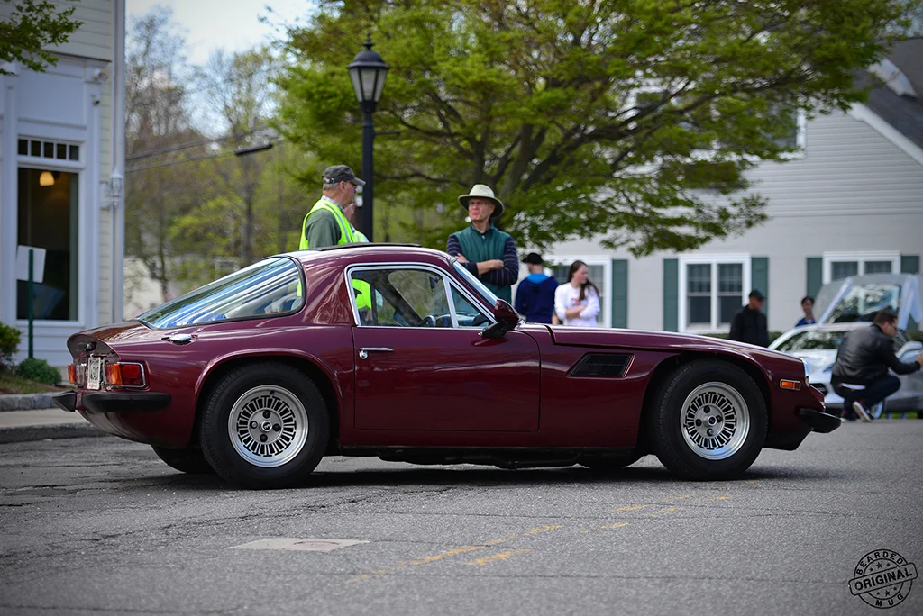 74TVR2500Msideleaving.jpg