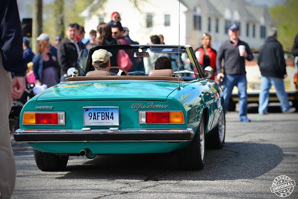 1982AlfaRomeoSpiderLeaving.jpg