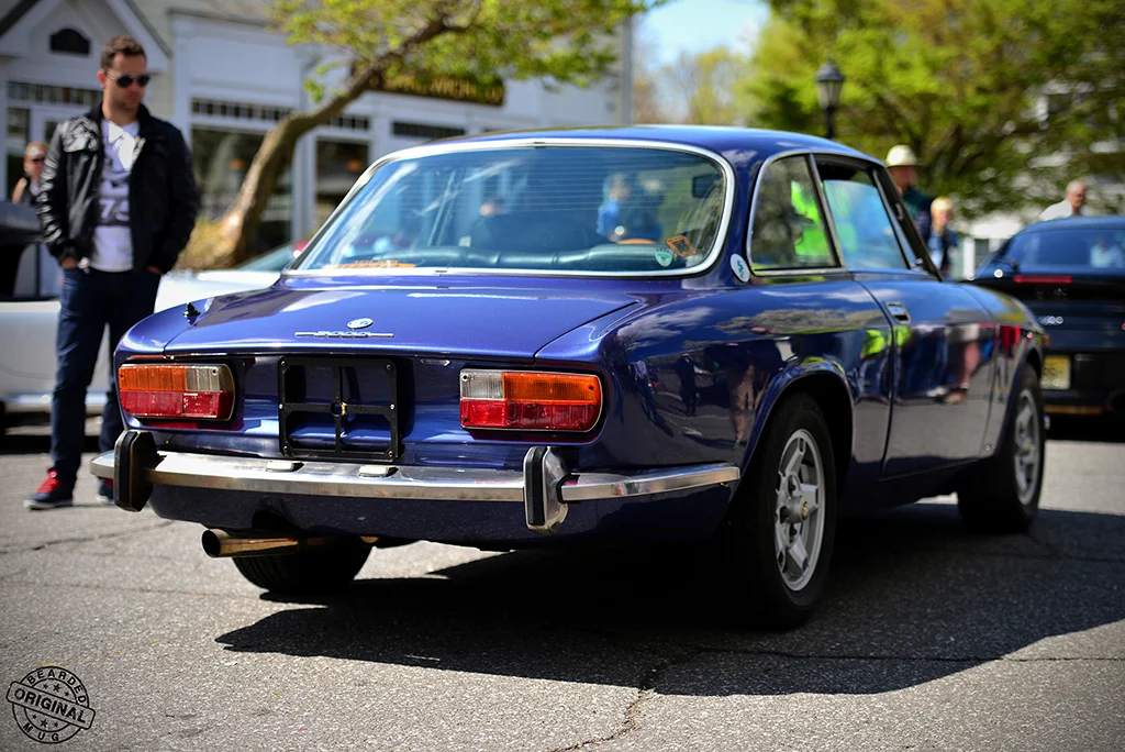AlfaRomeo2000rearleaving.jpg