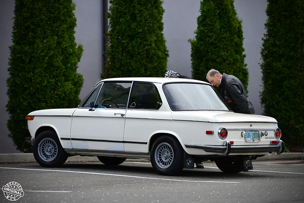 BMW2002EarlyRoundtails.jpg