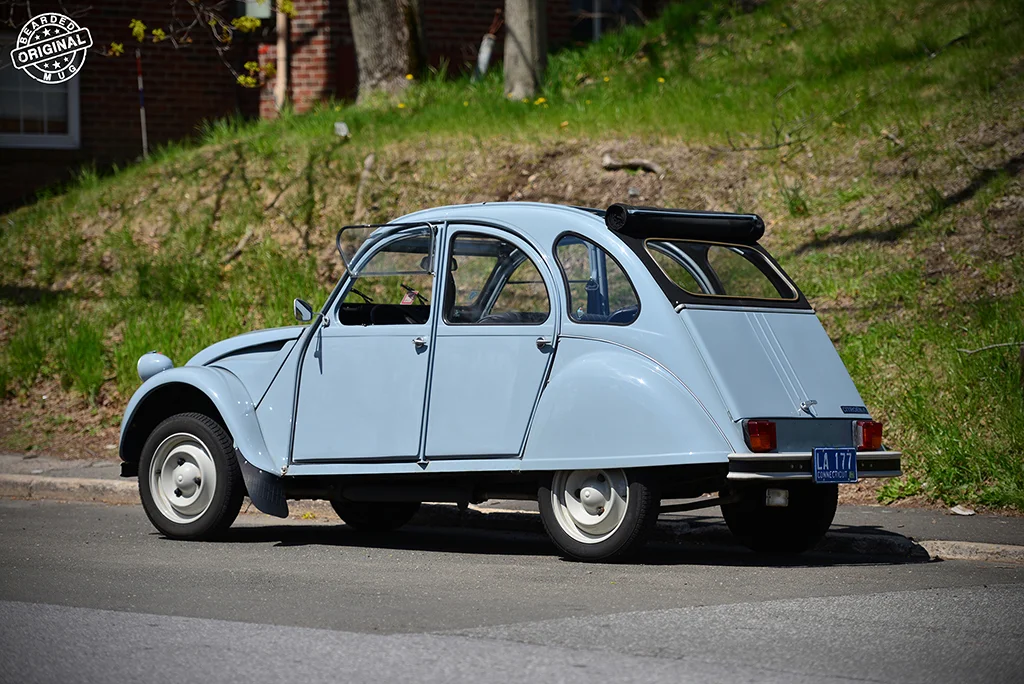Citroen2CVgrayrear34.jpg