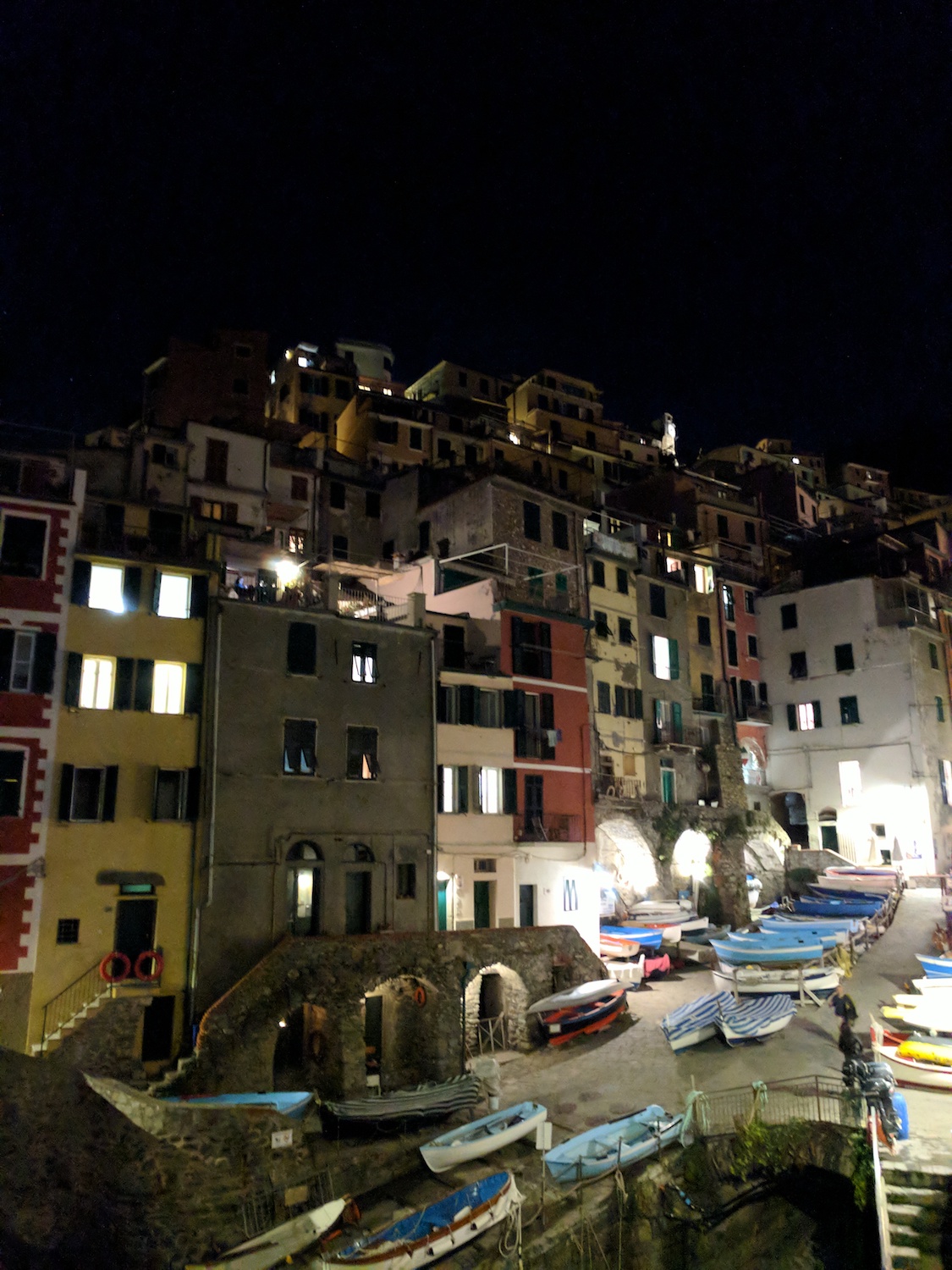  A night in Riomaggiore (Cinque Terre) 