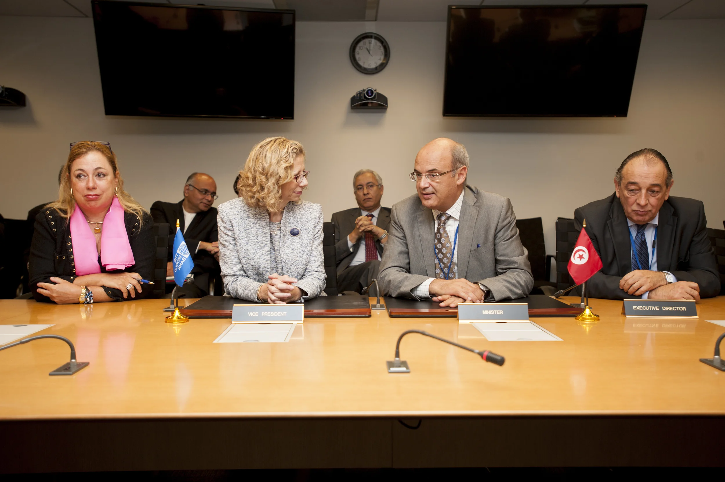 100814_Tunisia_Loan_Signing59_F.jpg