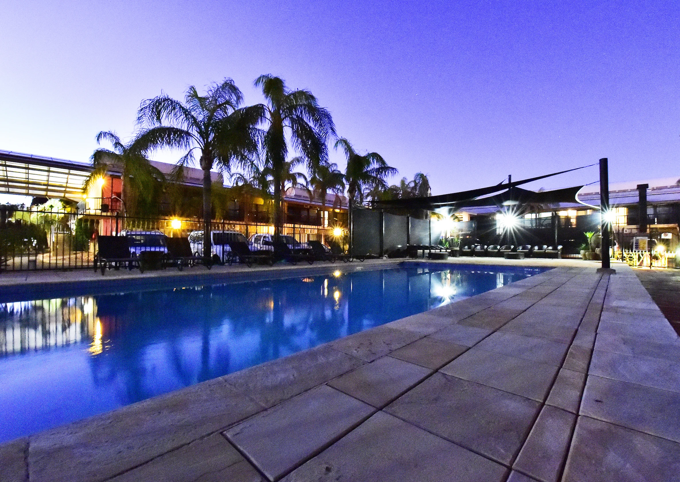 Diplomat-alice-springs-pool.jpg