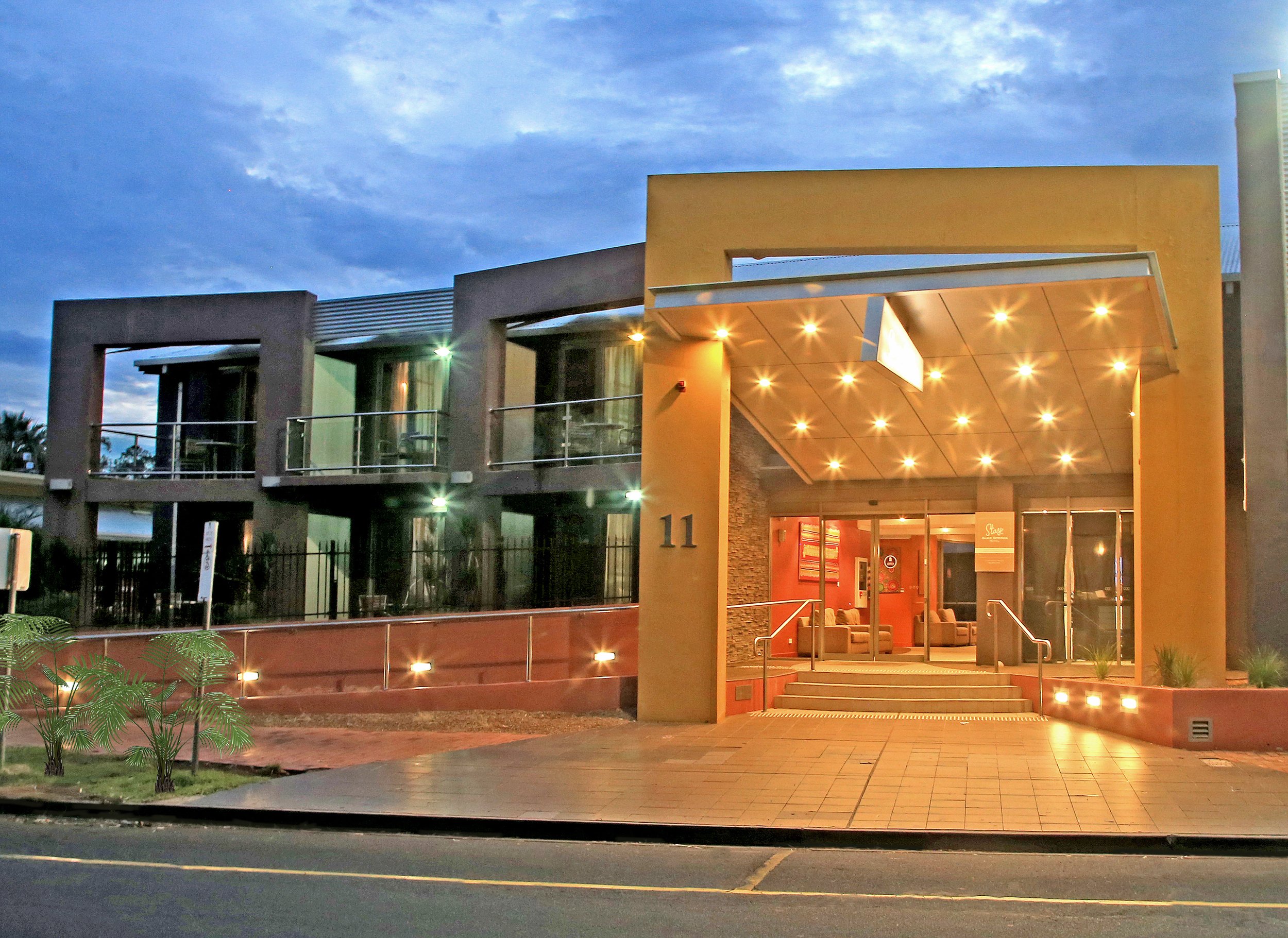 Stay At Alice Springs Hotel 