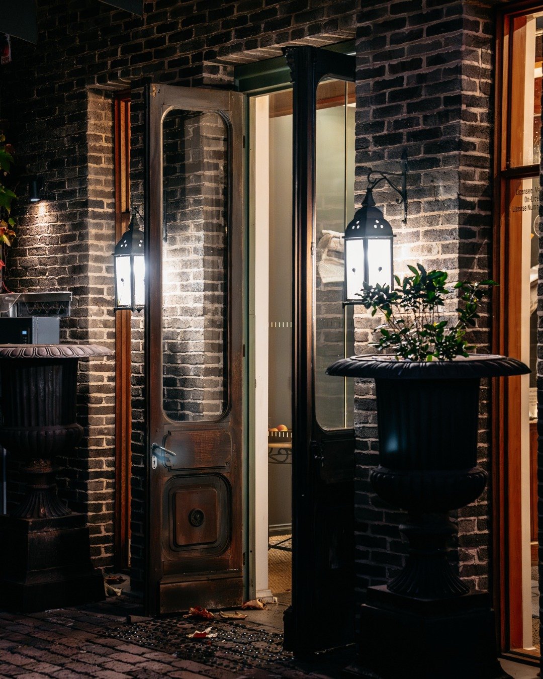 Step into elegance. ✨

As the evening settles over Orange, our doors remain open to comfort, calm, and boutique luxury. Whether you're arriving for a weekend escape or returning from a day exploring the region, de Russie Boutique Hotel is ready to we