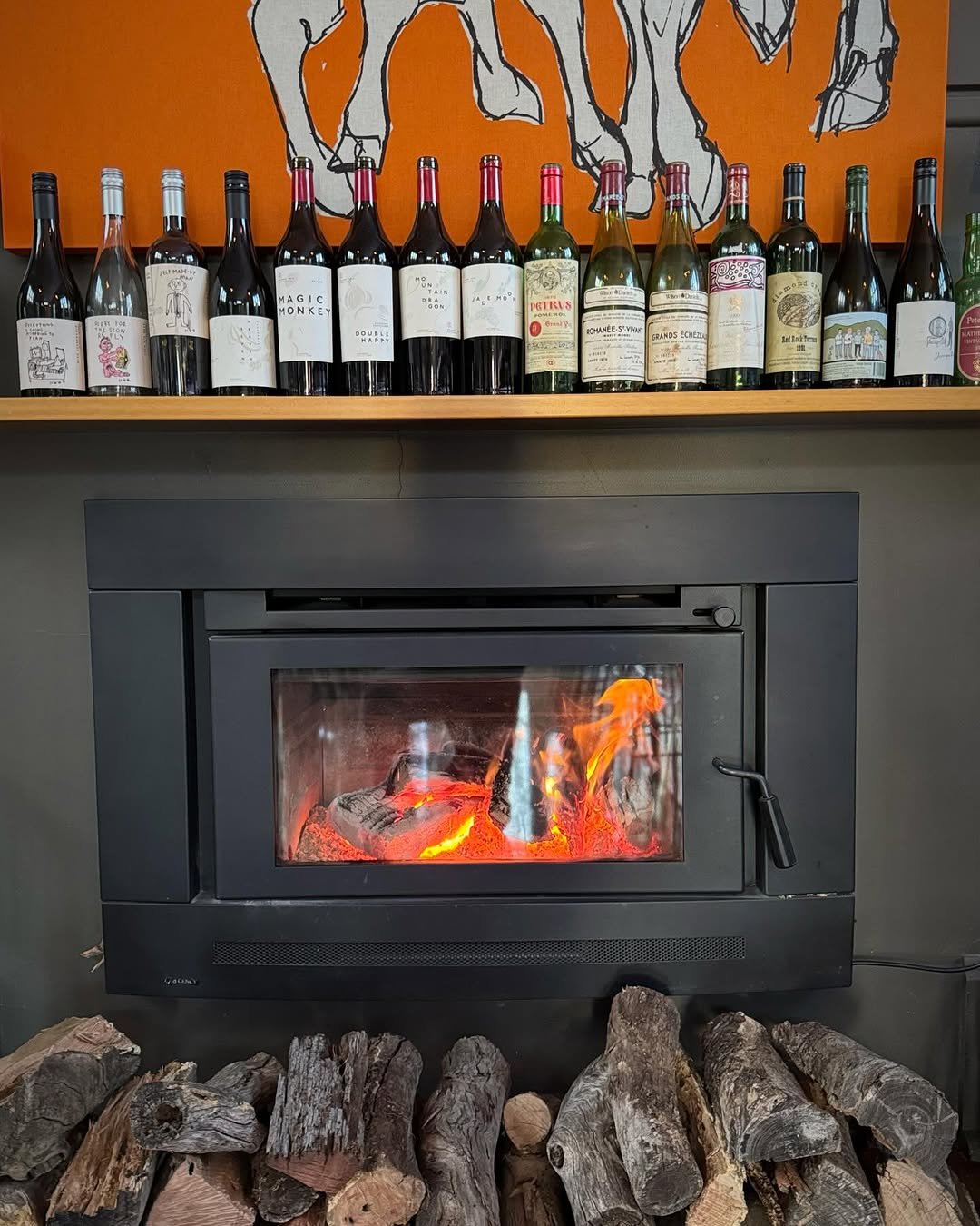 🍷 Just across the road from de Russie, @fermentwinecentre is one of our favourite spots to wind down as the temperature drops. Cosy up by the fire, sample some of their wines and enjoy their new food menu&mdash;think Delko&rsquo;s fried chicken, cal