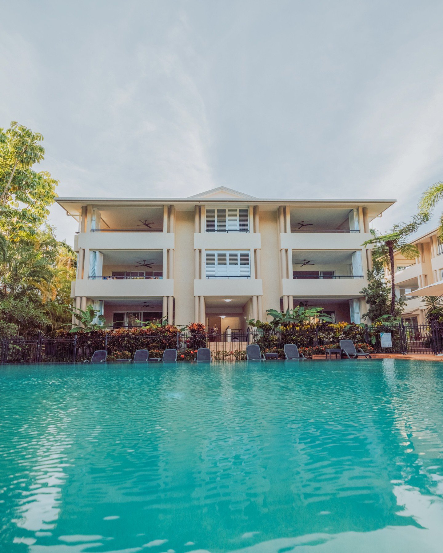 Poolside Mornings at Cayman ☀️ 

Start your day slow with a dip in our heated horizon pool, surrounded by tropical gardens and sun loungers that invite you to unwind. Whether you&rsquo;re floating under the palms or reading in the shade, it&rsquo;s t