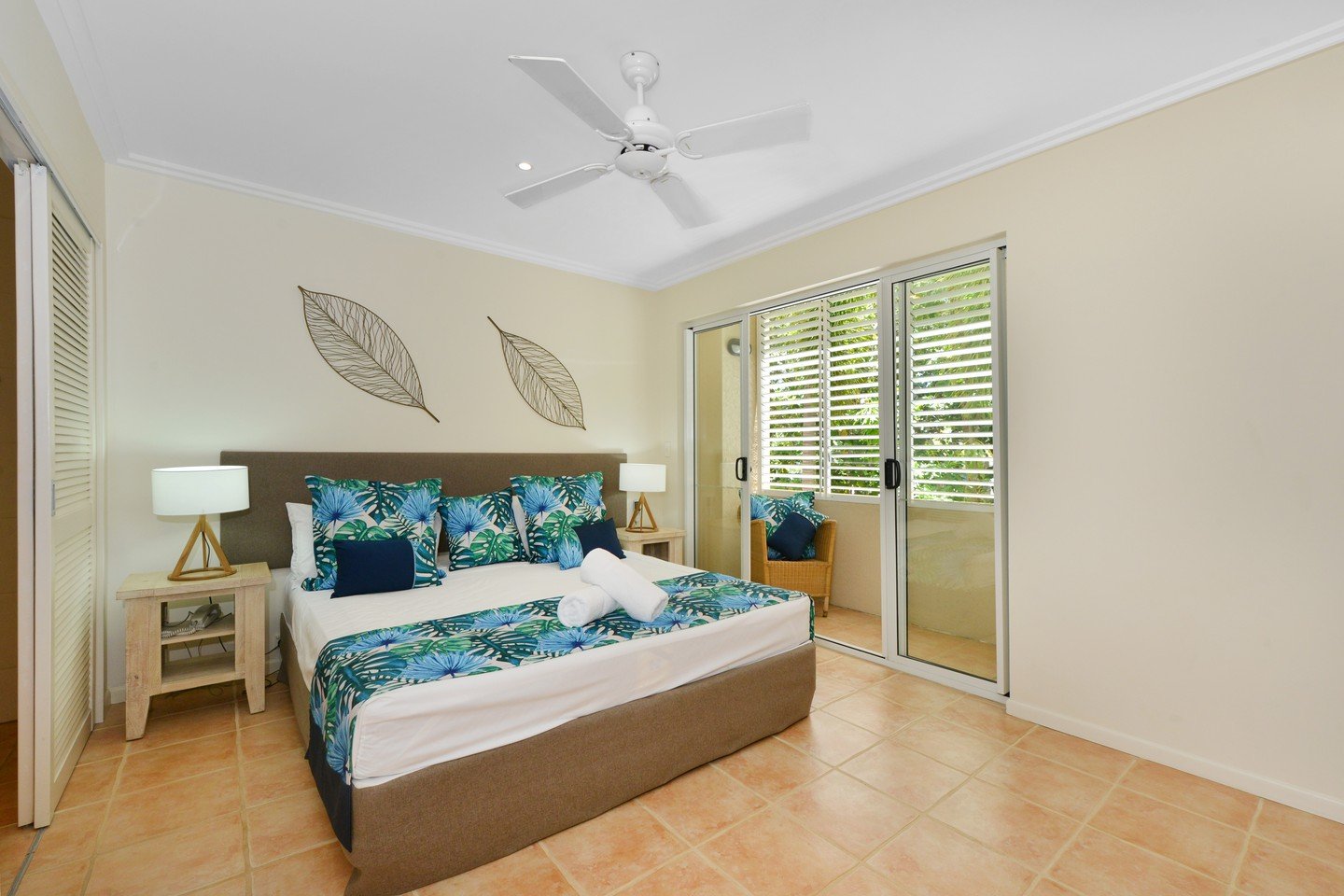 Spacious bedrooms, cool air-conditioning, and blackout blinds create the ideal retreat after a day exploring Port Douglas. Whether it&rsquo;s an afternoon nap or a sleep-in, comfort is always key at Cayman Villas. 

When are you staying with us? 
Boo