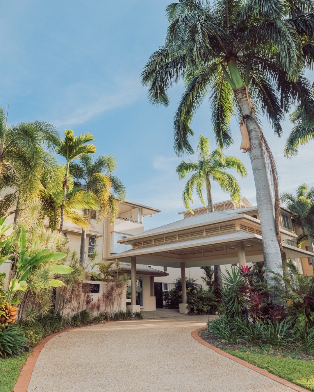 Tucked in the heart of Port Douglas, Cayman Villas offers the perfect balance of peace and proximity. Walk to the beach, shops, caf&eacute;s and the marina, or stay in and relax in your private villa&mdash;your tropical holiday, your way. 

Book now 