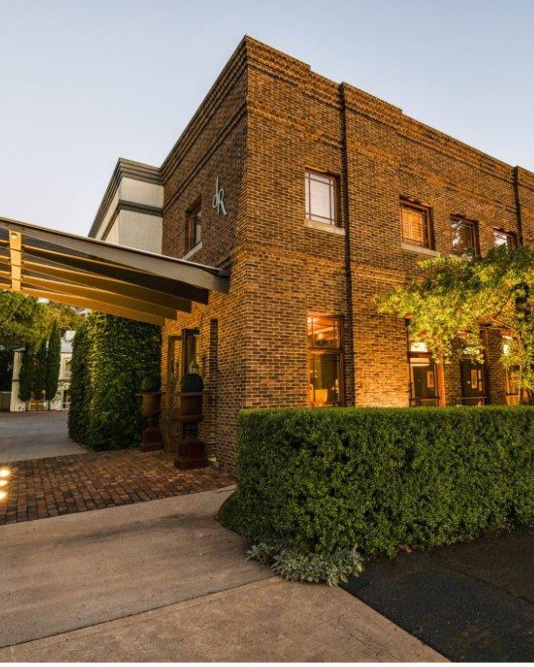 Where your Orange escape begins&hellip; ✨

Step through our doors and into a world of timeless charm and boutique luxury. Whether you're here for cool-climate wines, rich food experiences, or a weekend of relaxation, de Russie Boutique Hotel is your 