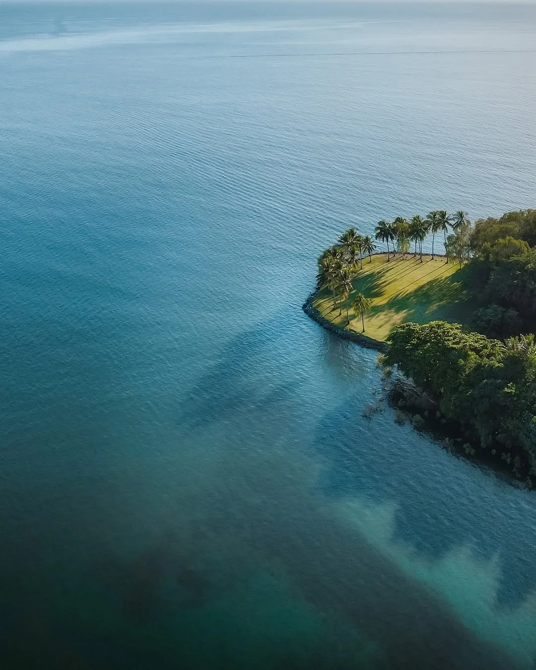 Towering palms, ocean breezes, and a front-row seat to one of Port Douglas&rsquo; most iconic views.

This is one of those places you don&rsquo;t forget. Whether you&rsquo;re taking sunrise photos, having a lazy afternoon, or catching that last light