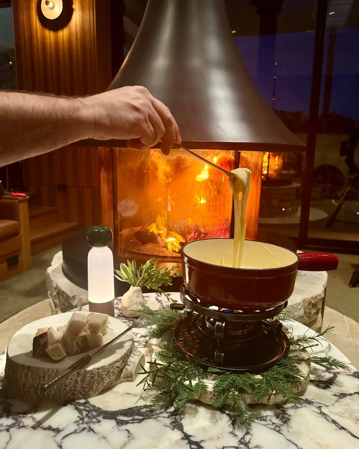 You had us at cheese! 😍 Cheese fondue experience, now available in Sequoia Lounge  #luxurylodge #luxury #bestofthebest #experience #sequoia #sequoialodge #bespoke