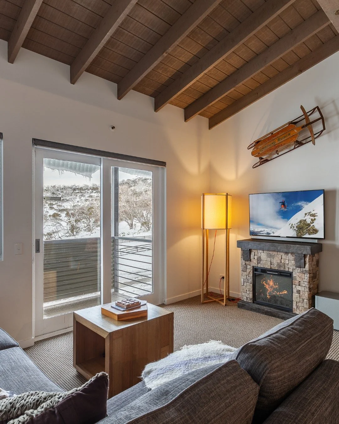 β¨ Studio Lofts at The Stables β¨
Cosy, stylish, and designed for comfort in every season, they’re the ideal base for your mountain getaway. 
The ski season may be winding down, but your adventures don’t have to stop here! The Stables Peri