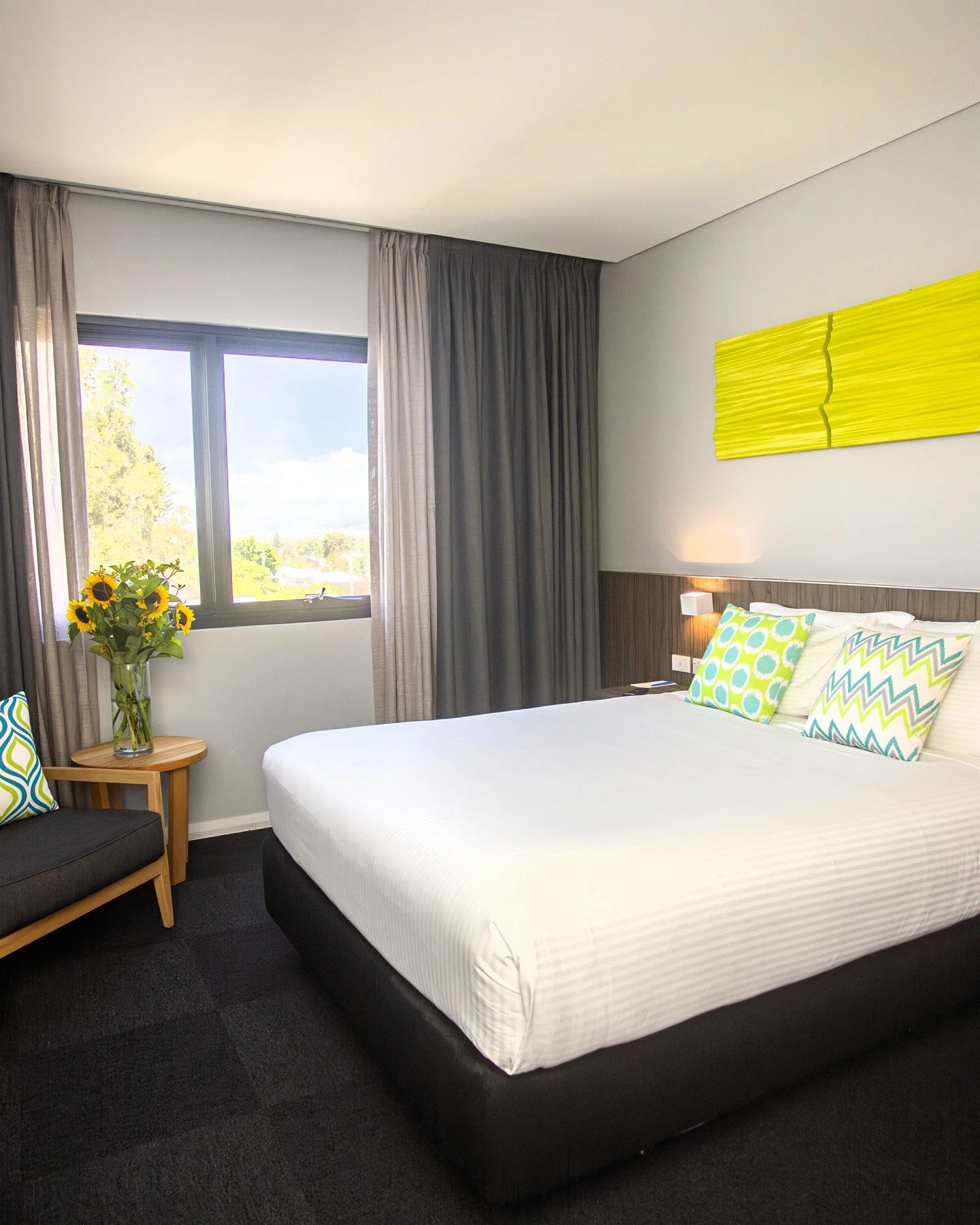 Wake up refreshed and ready to explore in our Superior Queen Room — the perfect blend of comfort and coastal style π 
Thoughtfully designed with bright accents, plush bedding, and natural light, this room offers everything you need for a rela