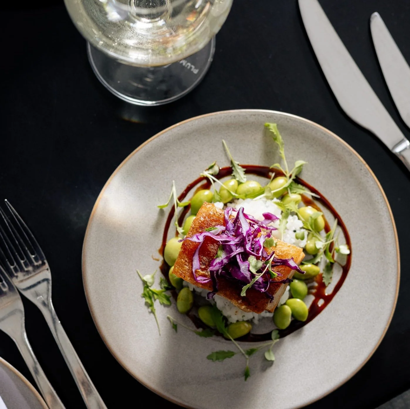 While Stallions takes a break for the off-season, there are still plenty of fantastic dining options nearby when you don't feel like cooking.
One of our favourites? Embers Fireside Restaurant in Jindabyne - just a 30-minute drive from The Stables. S
