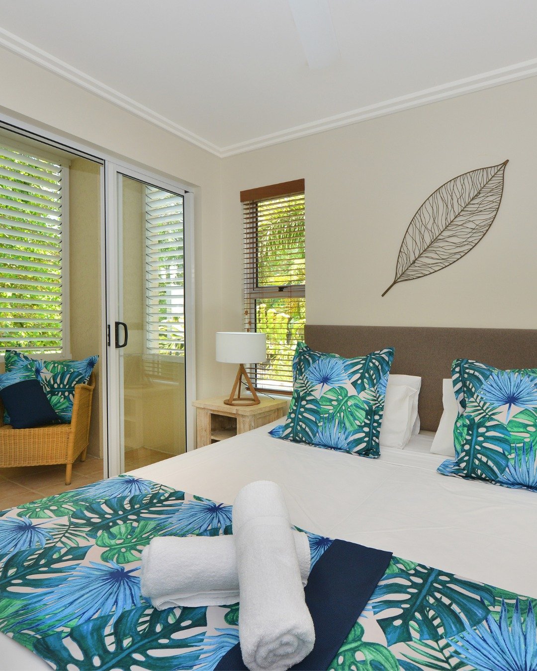 Sunlit mornings, crisp white linens, and a space that instantly feels calm and inviting. Designed for comfort and relaxed tropical living, our apartments are the perfect place to unwind after a day exploring Port Douglas. Settle in, slow down, and fe