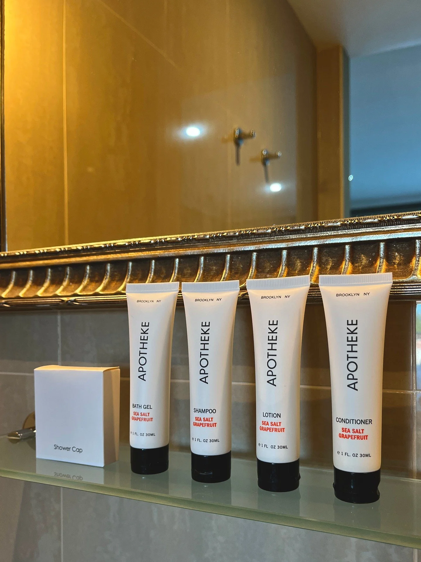 Small details, thoughtfully considered. 🛁✨

Each suite at de Russie Boutique Hotel is stocked with premium Apotheke bathroom amenities, crafted in Brooklyn with plant based ingredients and beautifully subtle scents. A quiet touch of indulgence desig