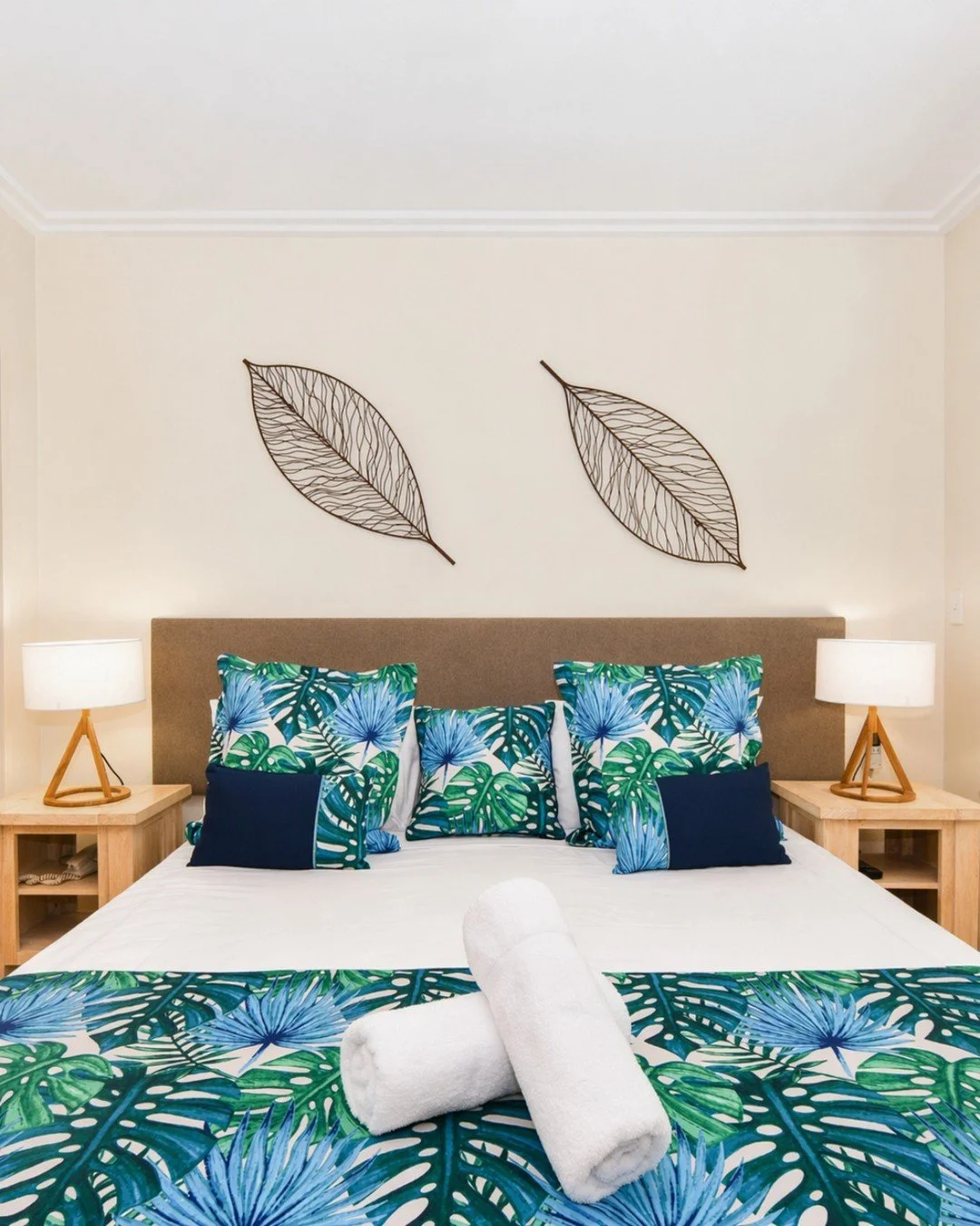 Heated horizon pool. Lush tropical gardens. Everything taken care of 🌴

At Cayman Villas, it&rsquo;s all about effortless stays, where you have the space to unwind, the comforts of home, and a team ready to help you plan each day, whether that&rsquo