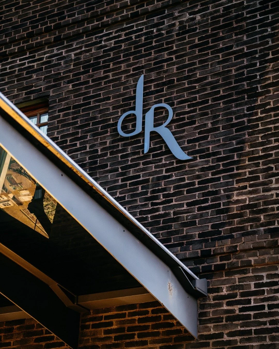 A boutique hotel stay should feel like more than just a place to sleep.

At de Russie, every detail is considered, from the warmth of the welcome to the comfort of your suite. Whether you're here for one night or a little longer, we want your time in