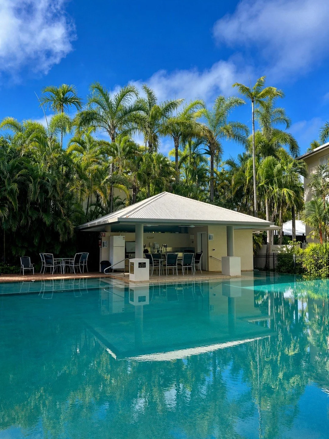 Start the morning with a swim, or end the day here&hellip;

Either way, the pool at Cayman Villas is always a good idea 🌴