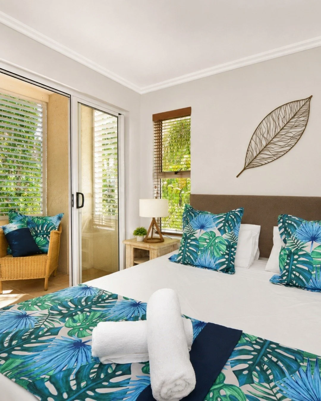 Wake slowly, open the doors, and let the tropics in 🌴

Soft morning light, warm air drifting through the apartment, and nowhere you need to be. At Cayman Villas, comfort comes easy, with spacious bedrooms and relaxed interiors designed for slowing d