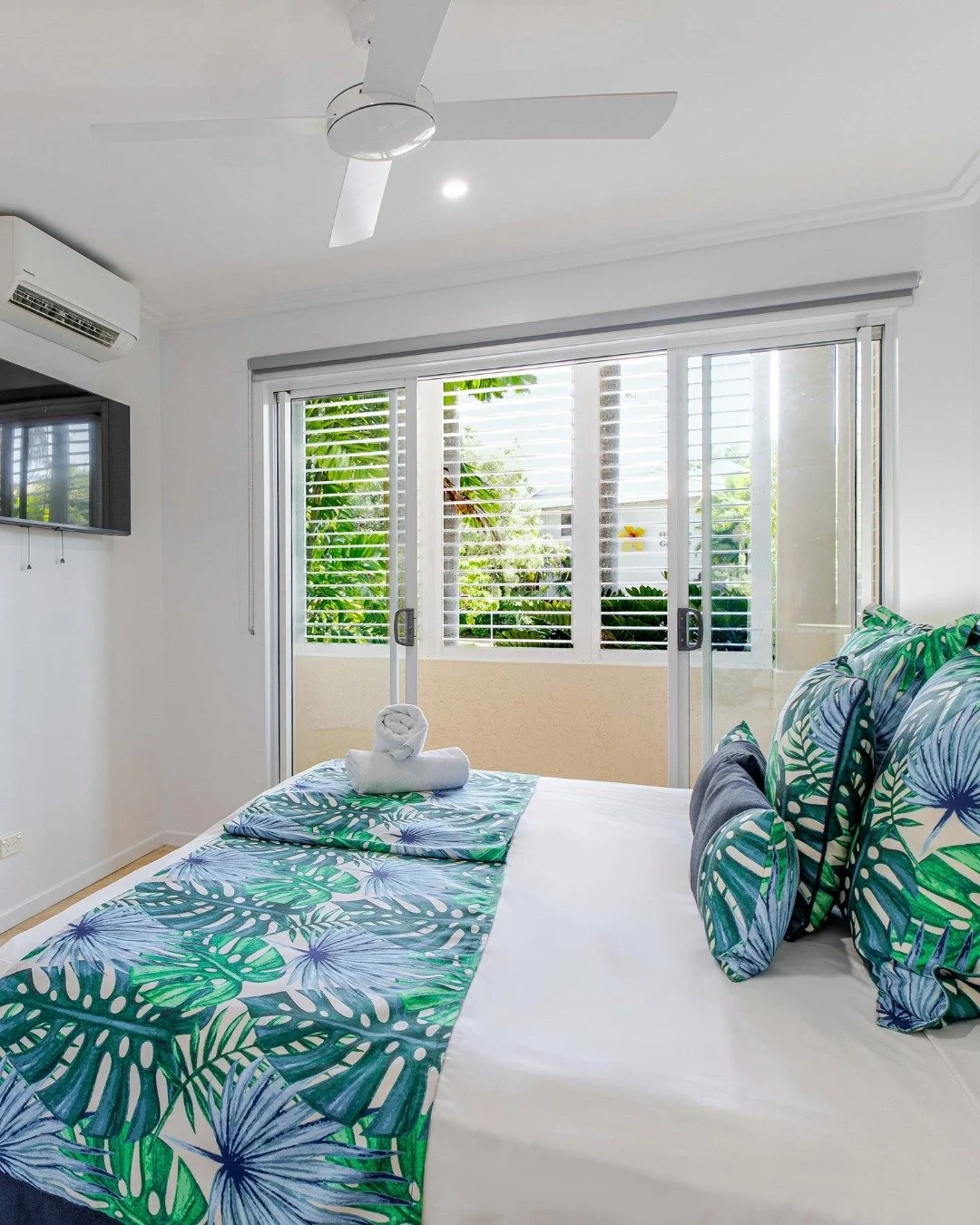 Wake up, slide open the doors, and let the tropics greet you 🌴☀️

Soft morning light, palm-fringed views, and a private balcony waiting just outside. At Cayman Villas, every day begins at a slower pace, giving you the space to truly unwind and enjoy