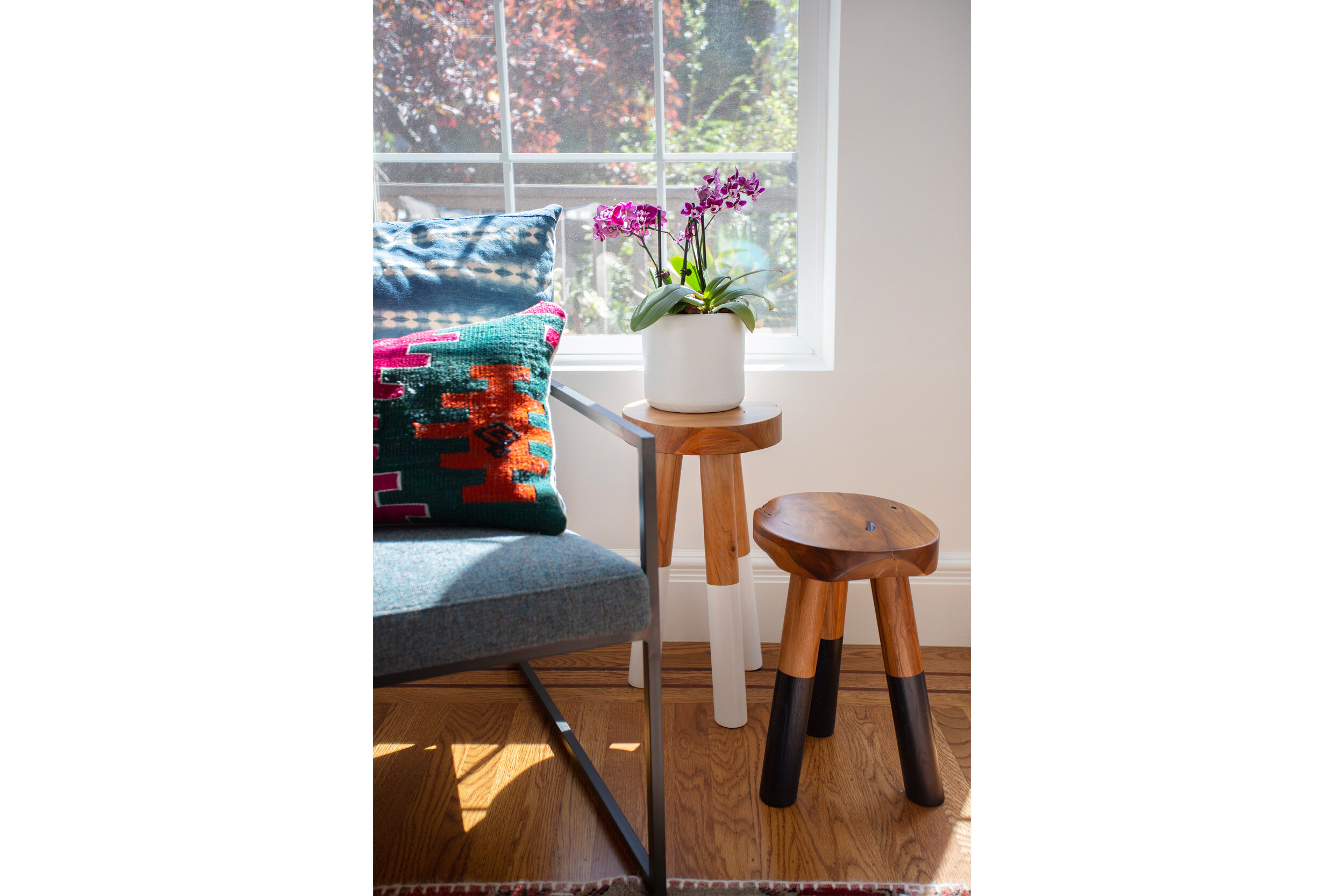 Vertical stools.jpg