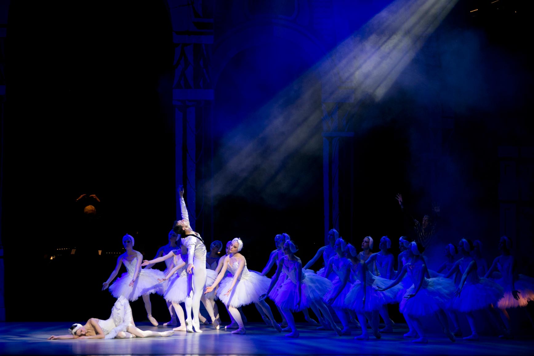 13SLK513_ACB_swan_lake1.jpg