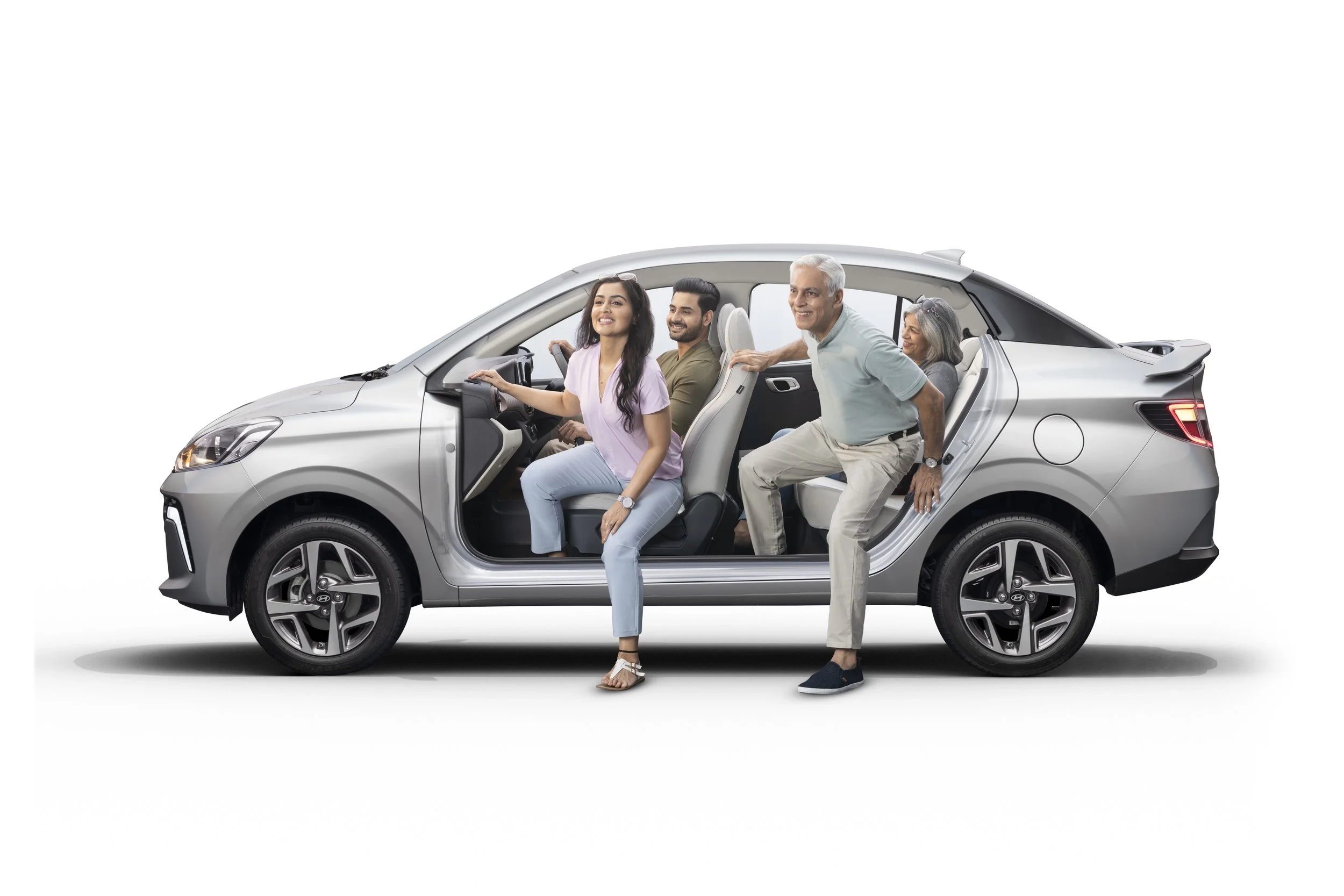 01-Cut-Car-3-with-people-ingress.jpeg