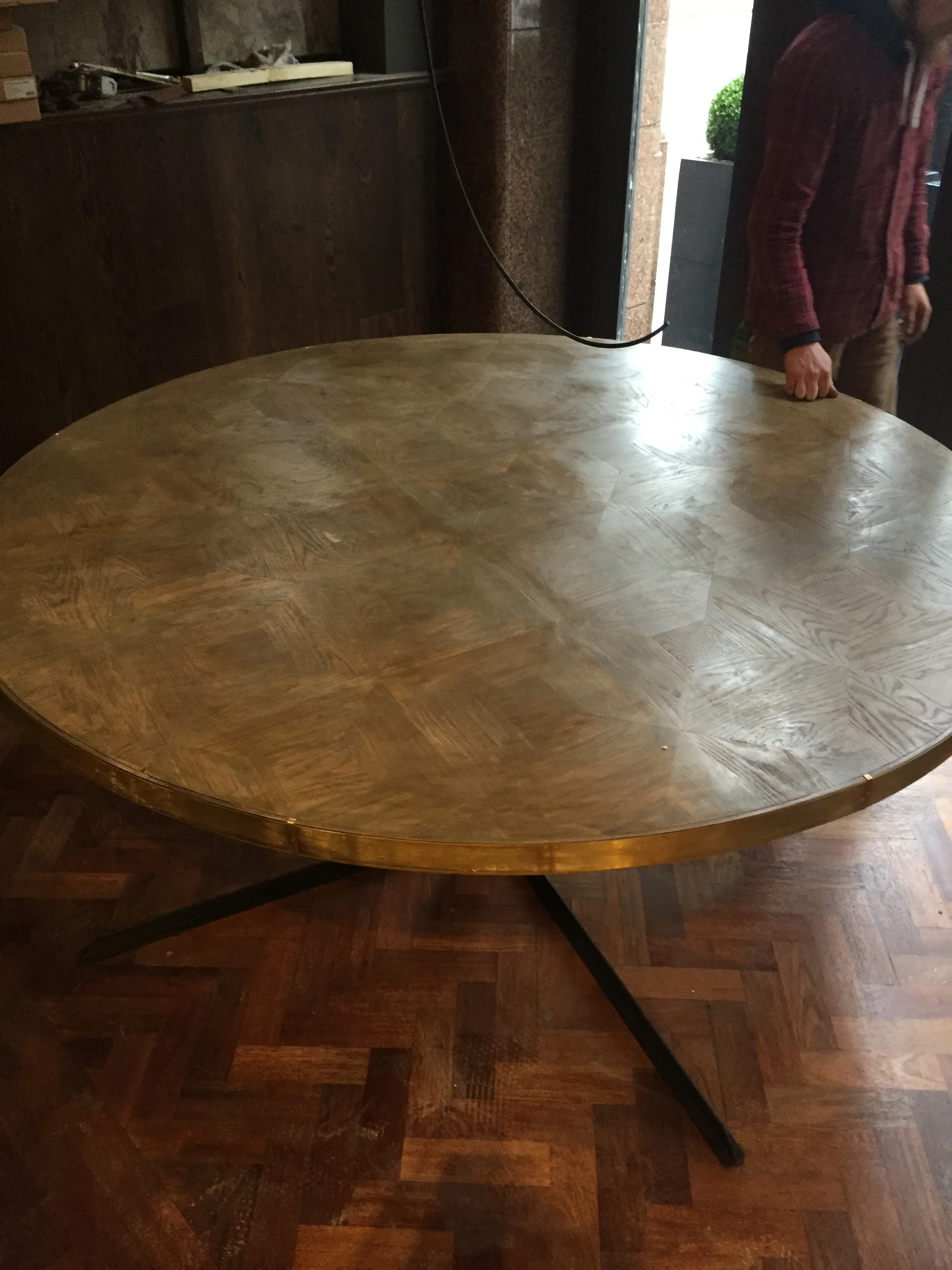Building a round oak table