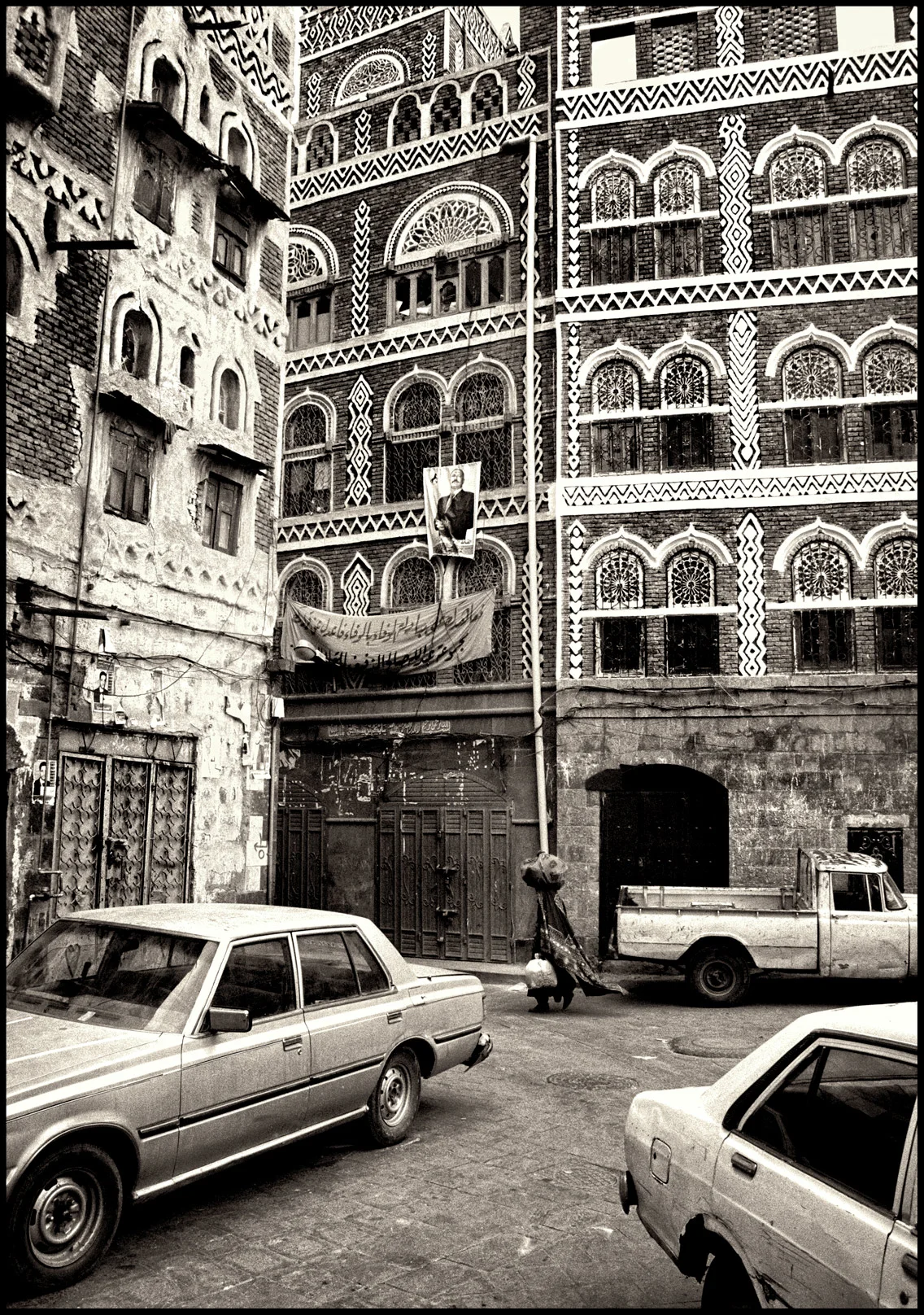 Strolling between cars , Sana'a 2007.