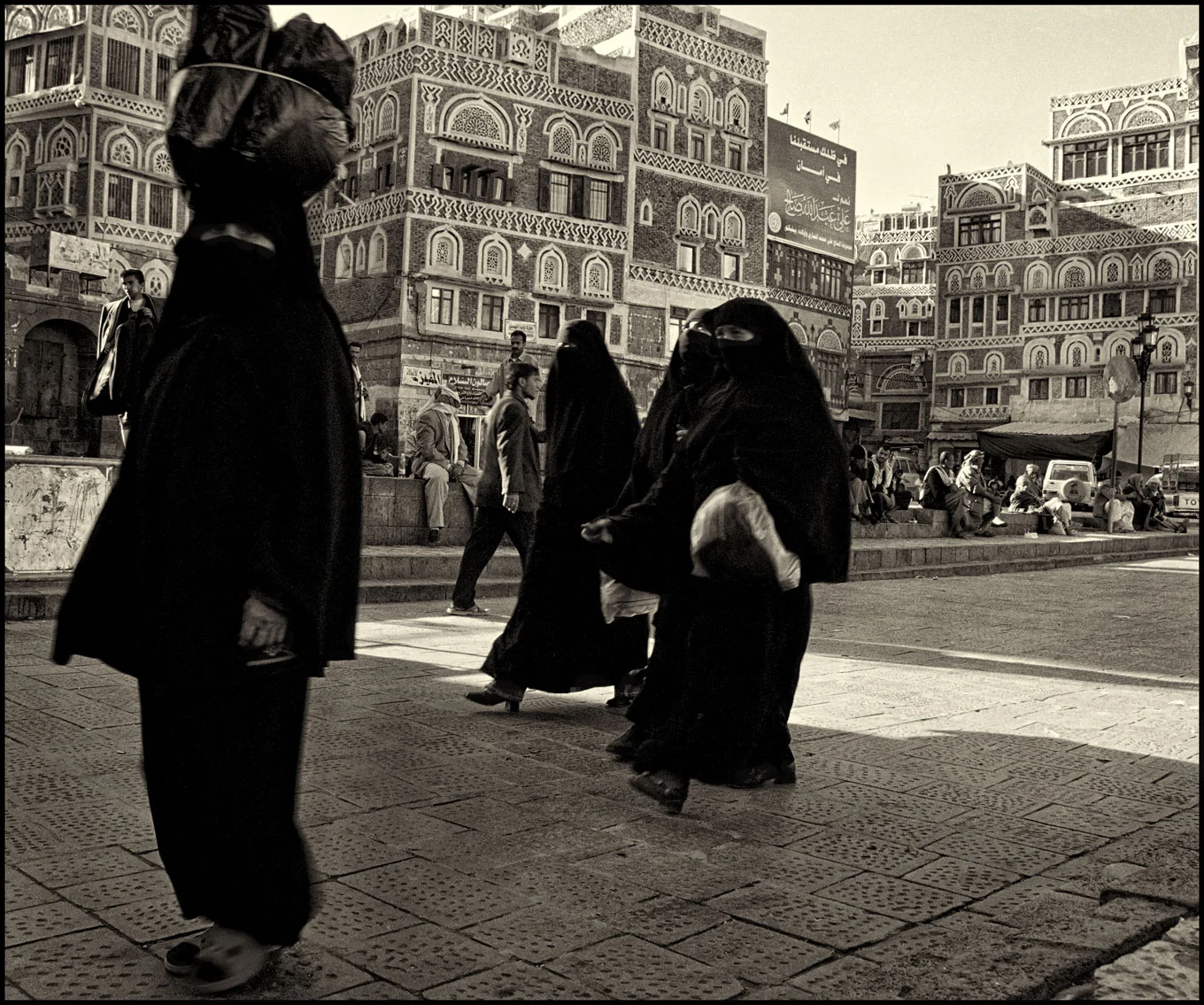Women around the Souq, Sana'a 2007.