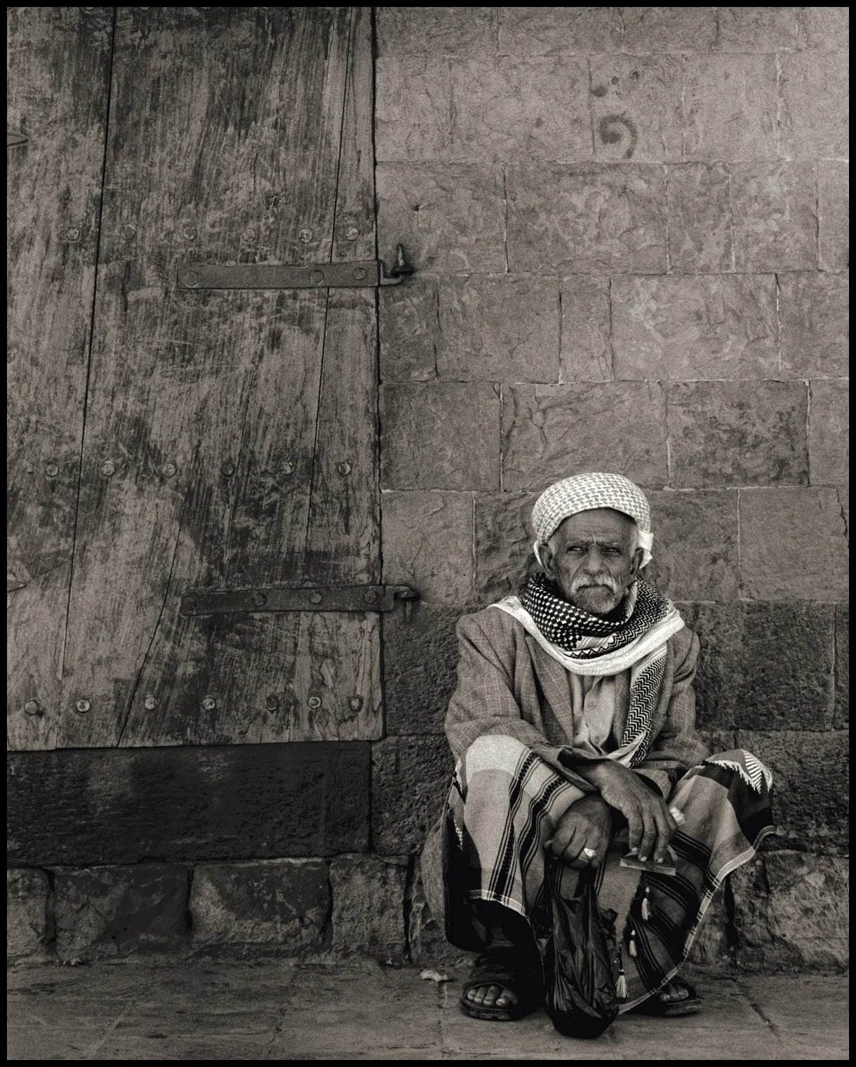  A relaxing elderly , Sana'a 2007.